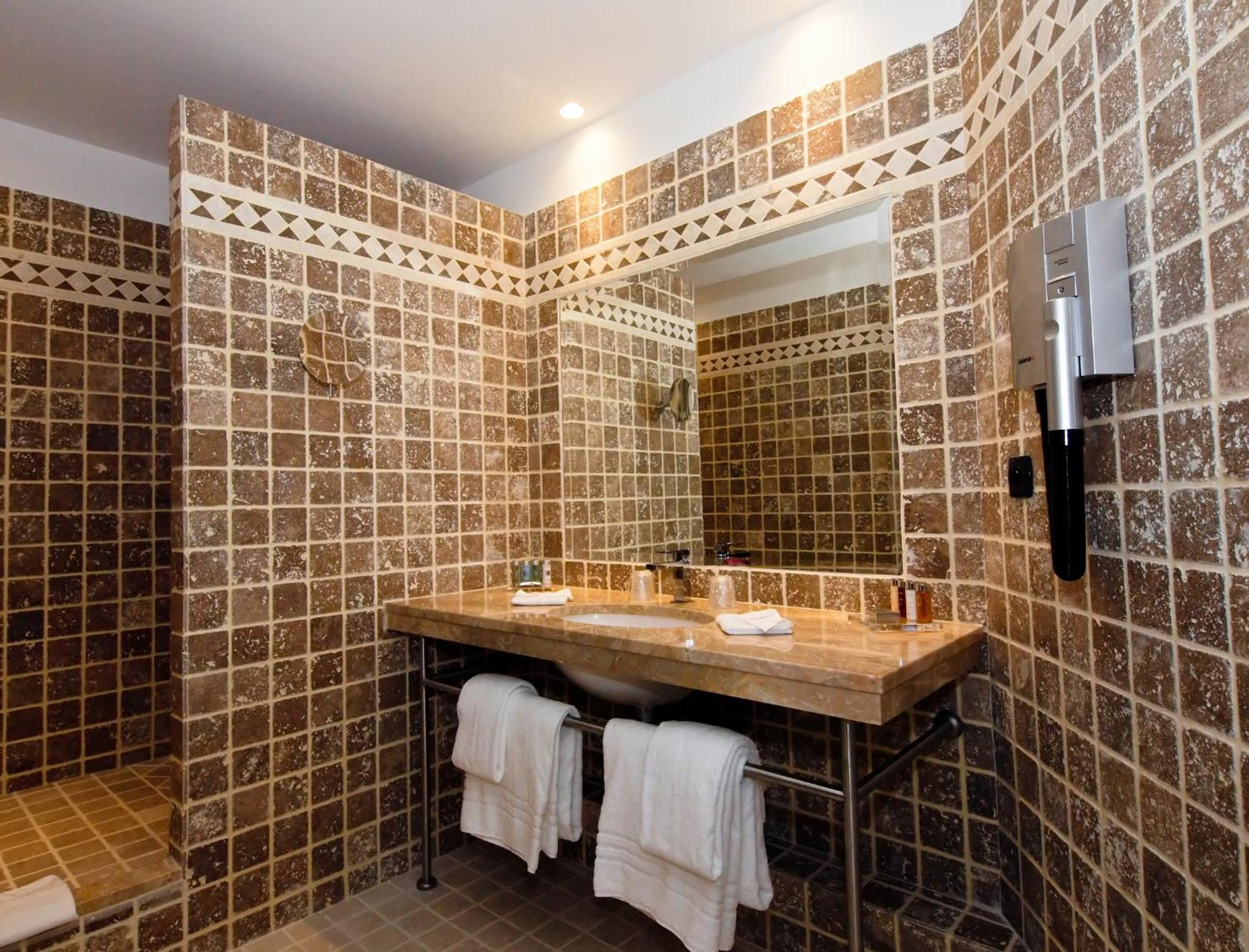 Guest room, 2 Twin/Single Bed(s), Limited view,1553873056:JPEG