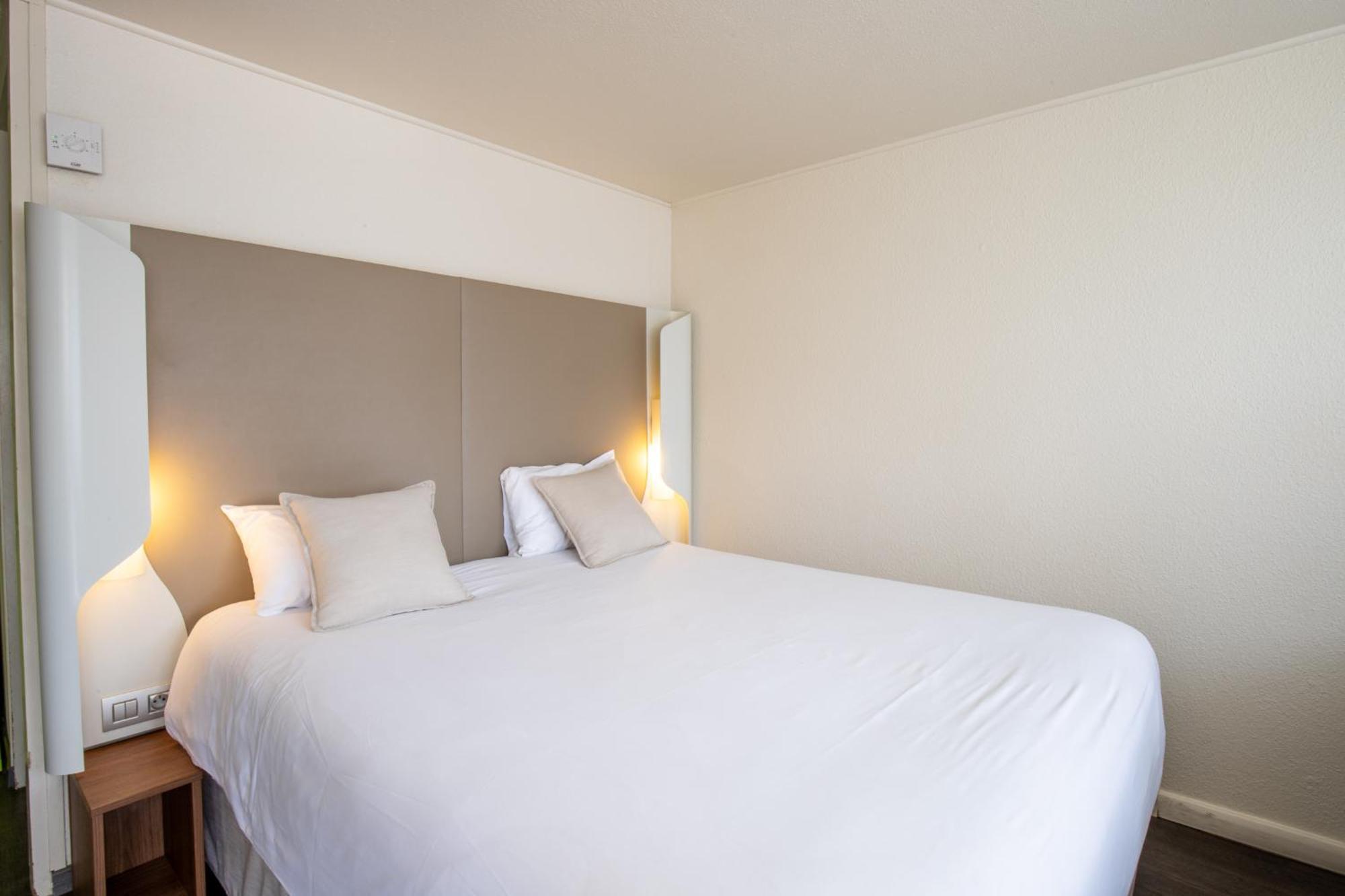 Standard Double Room with One Single Bed - Up to Ten Years,1554863794:JPEG