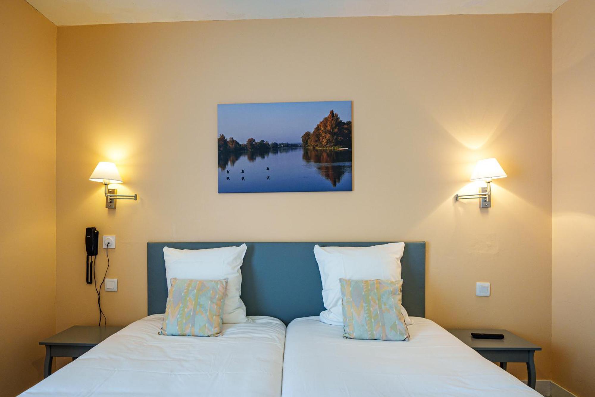 Twin Room,1556207506:JPEG