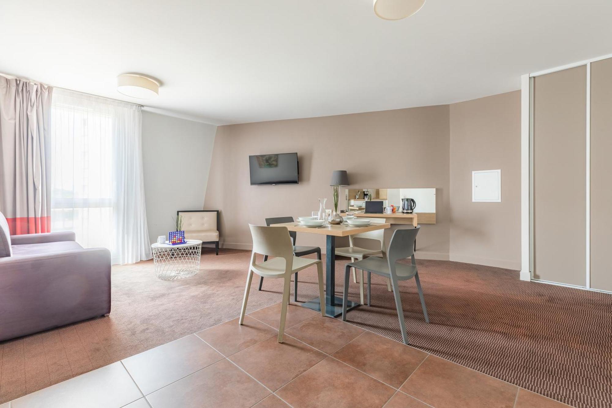 One-Bedroom Apartment,1556403166:JPEG