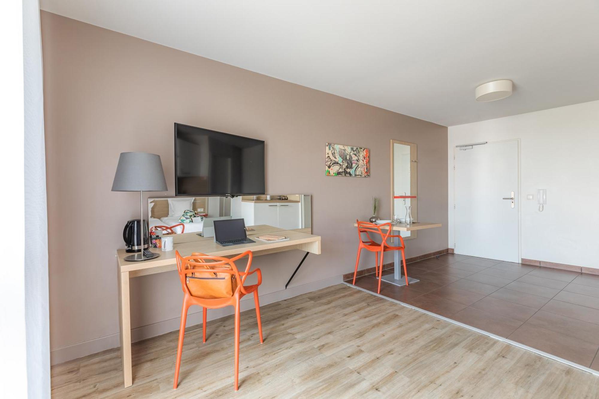 Superior Studio Twin,1556403286:JPEG