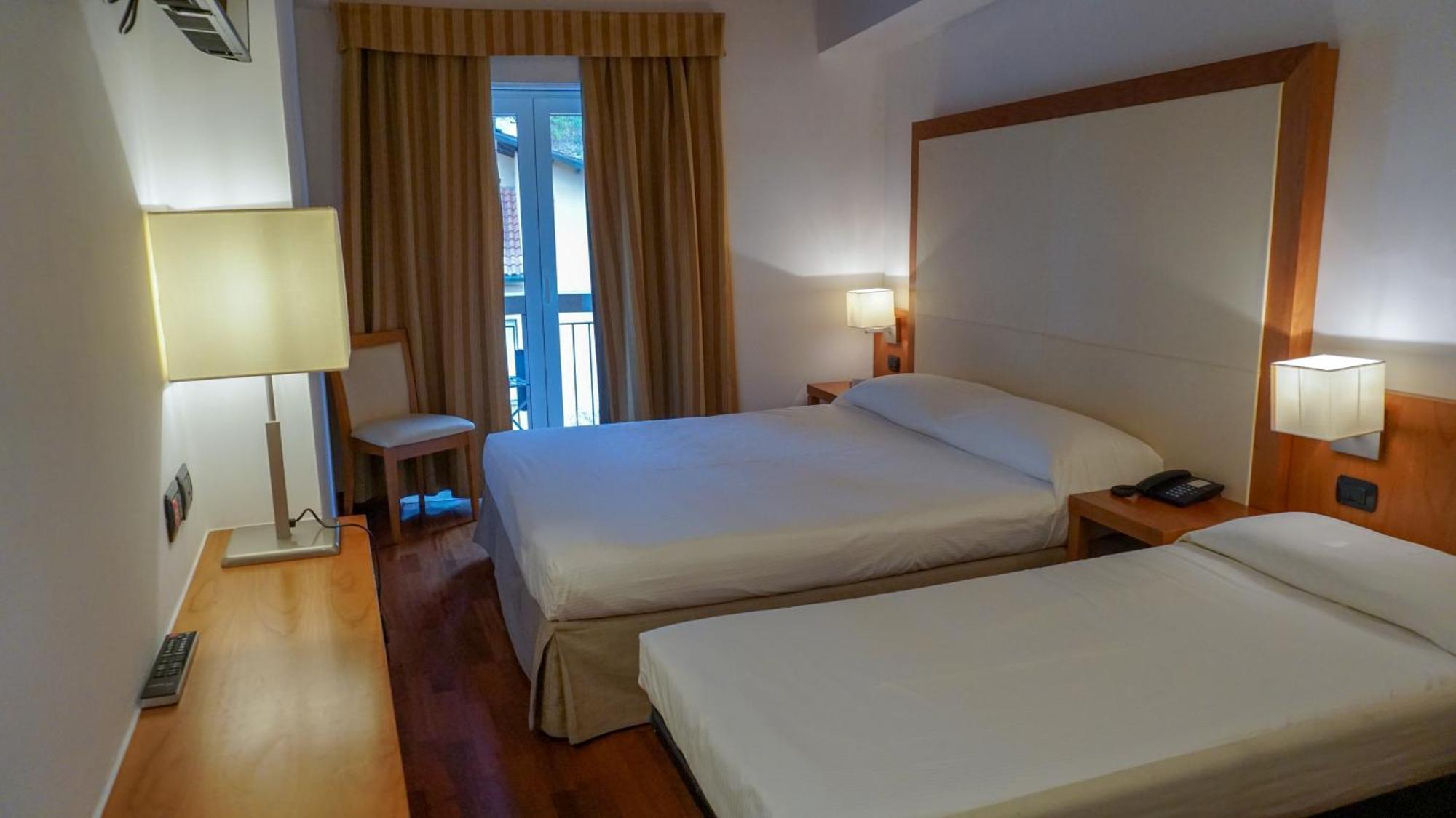 Chambre Triple - Vue sur Ville