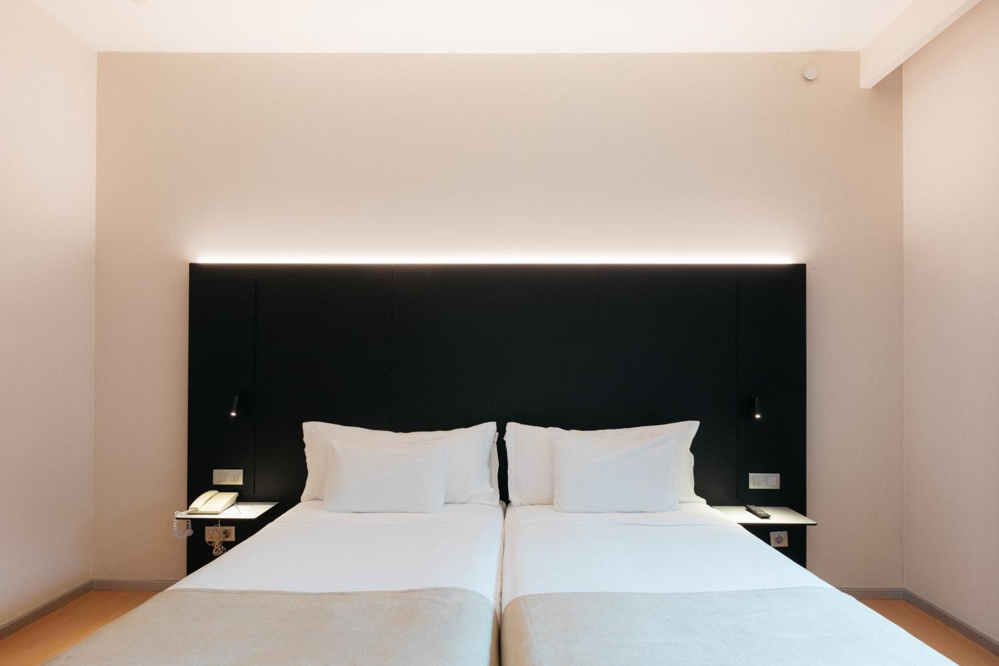 Deluxe Double or Twin Room (3 Adults),1559625076:JPEG