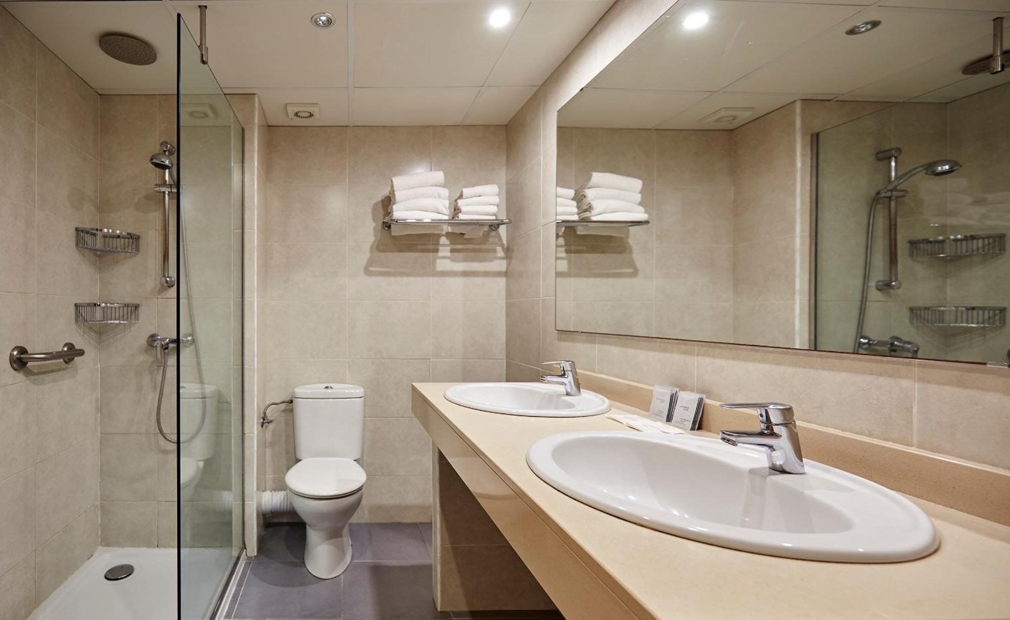 Quadruple Room,1559625583:JPEG