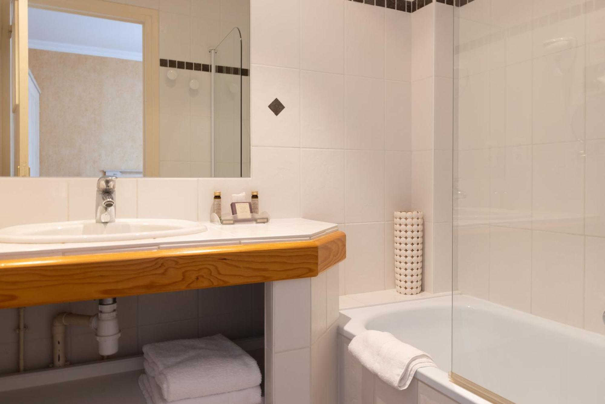 Single Room,1674704372:JPEG