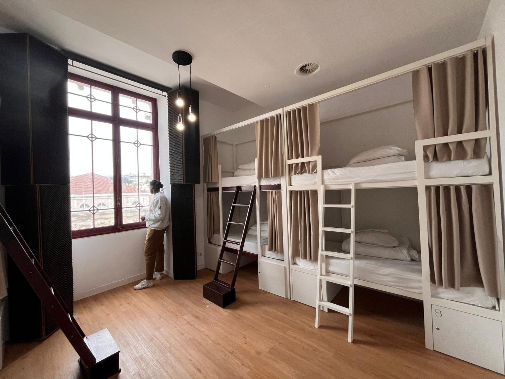 Bed 8-Bed Mixed Dormitory Room