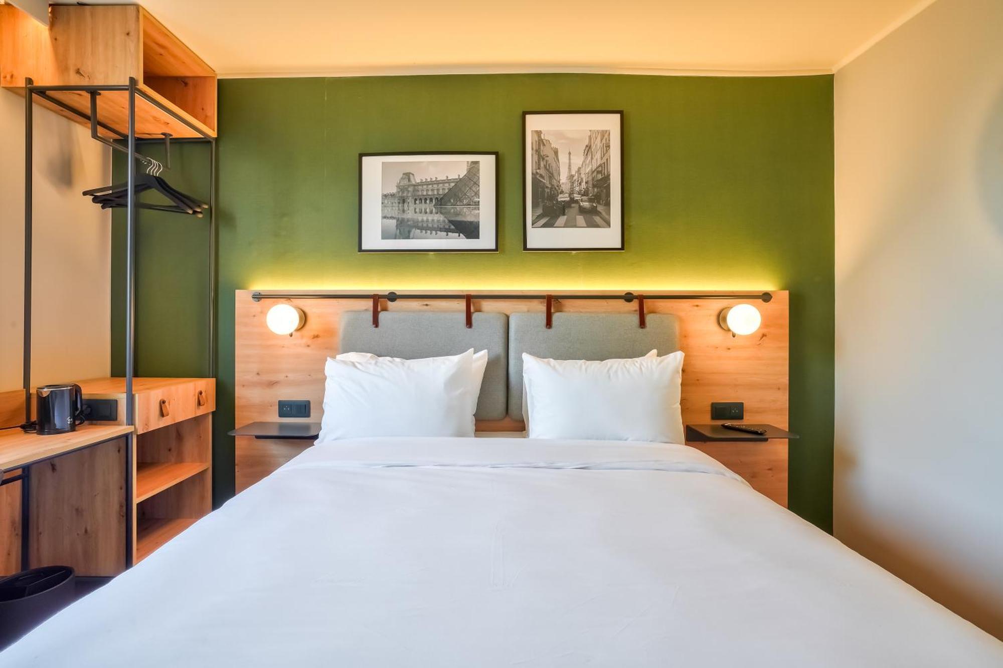 Standard Room - 1 Queen Bed,1563261334:JPEG