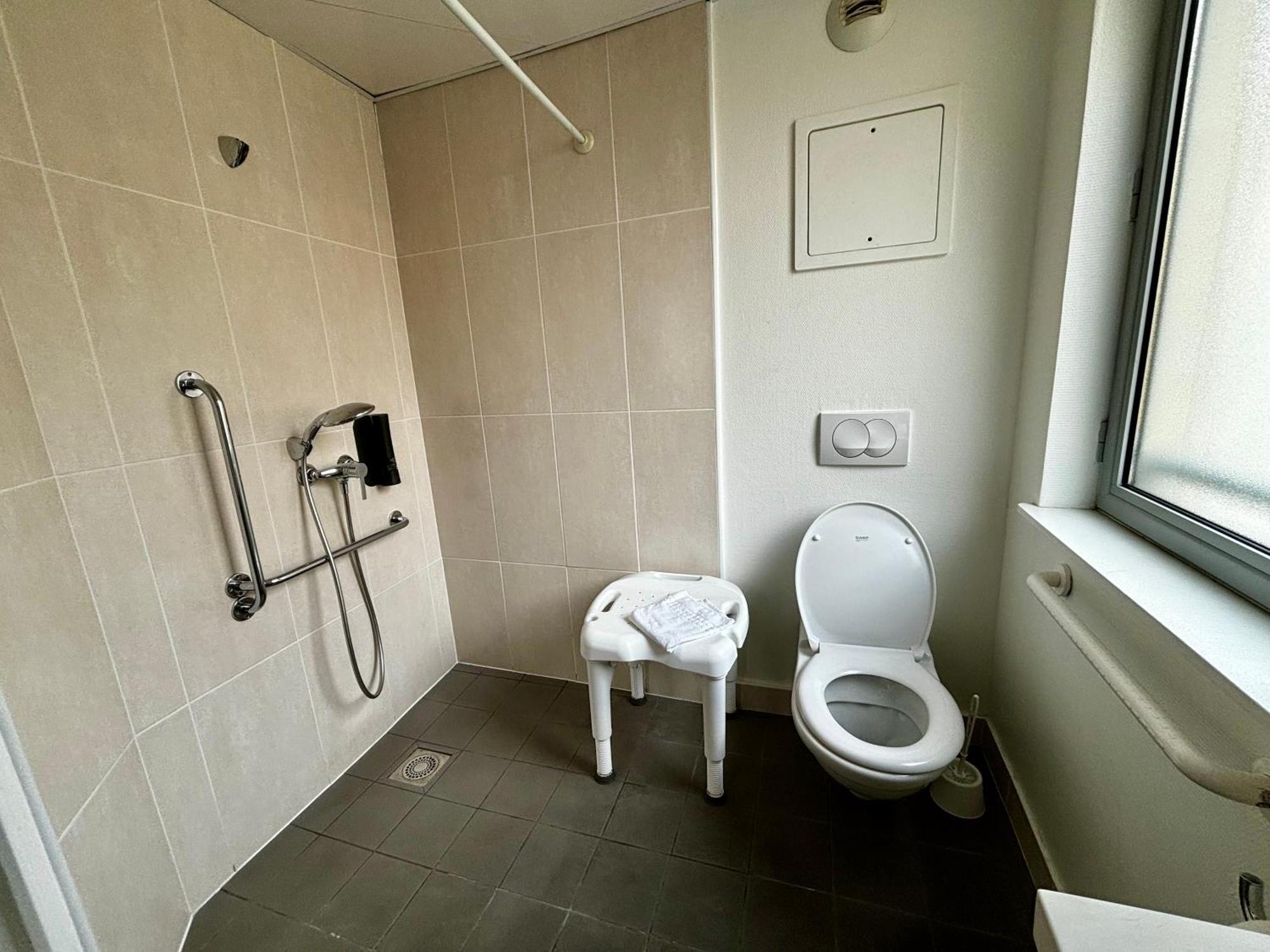 Chambre Double - Accessible aux Personnes à Mobilité Réduite