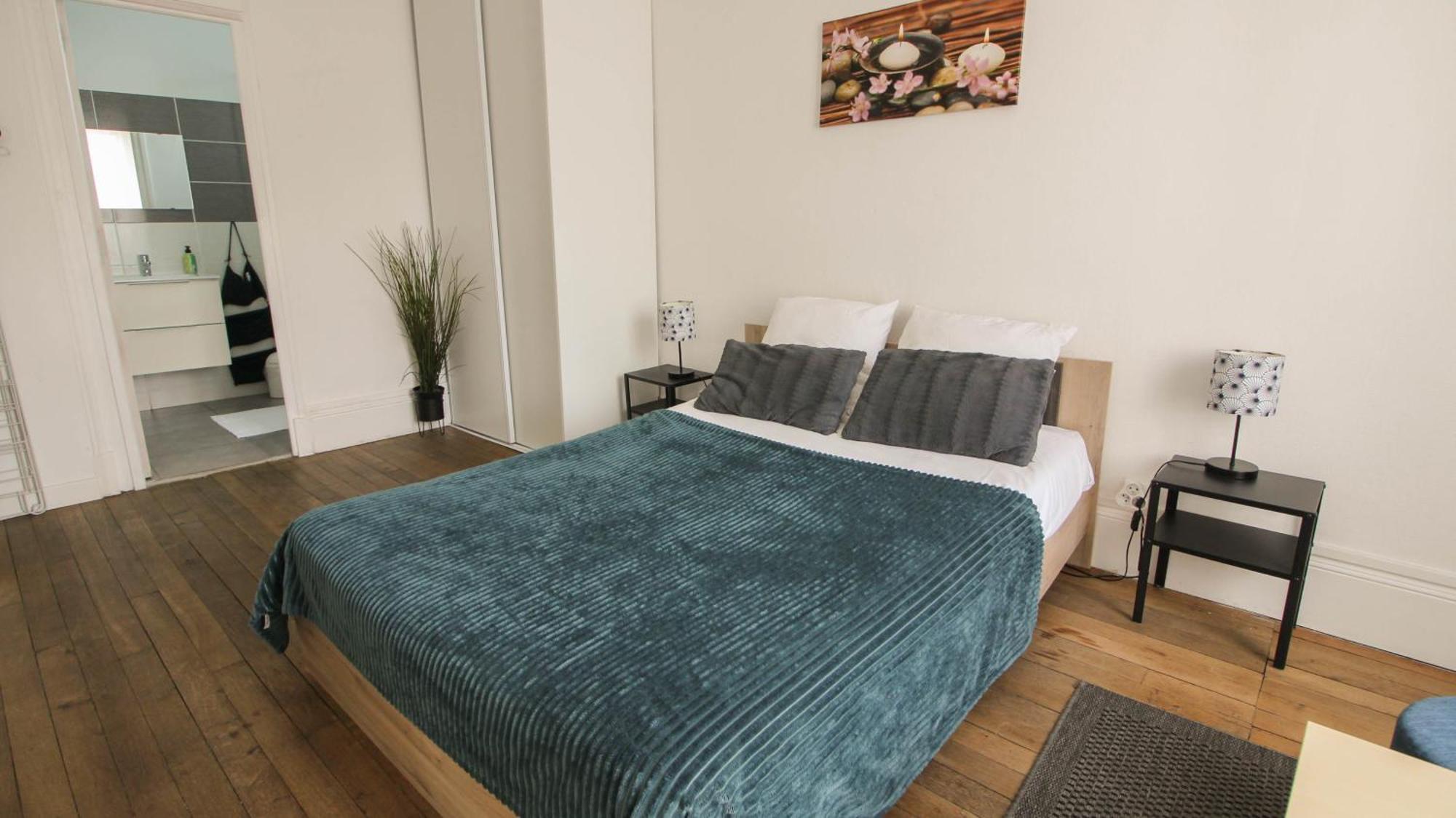 One-Bedroom Apartment
