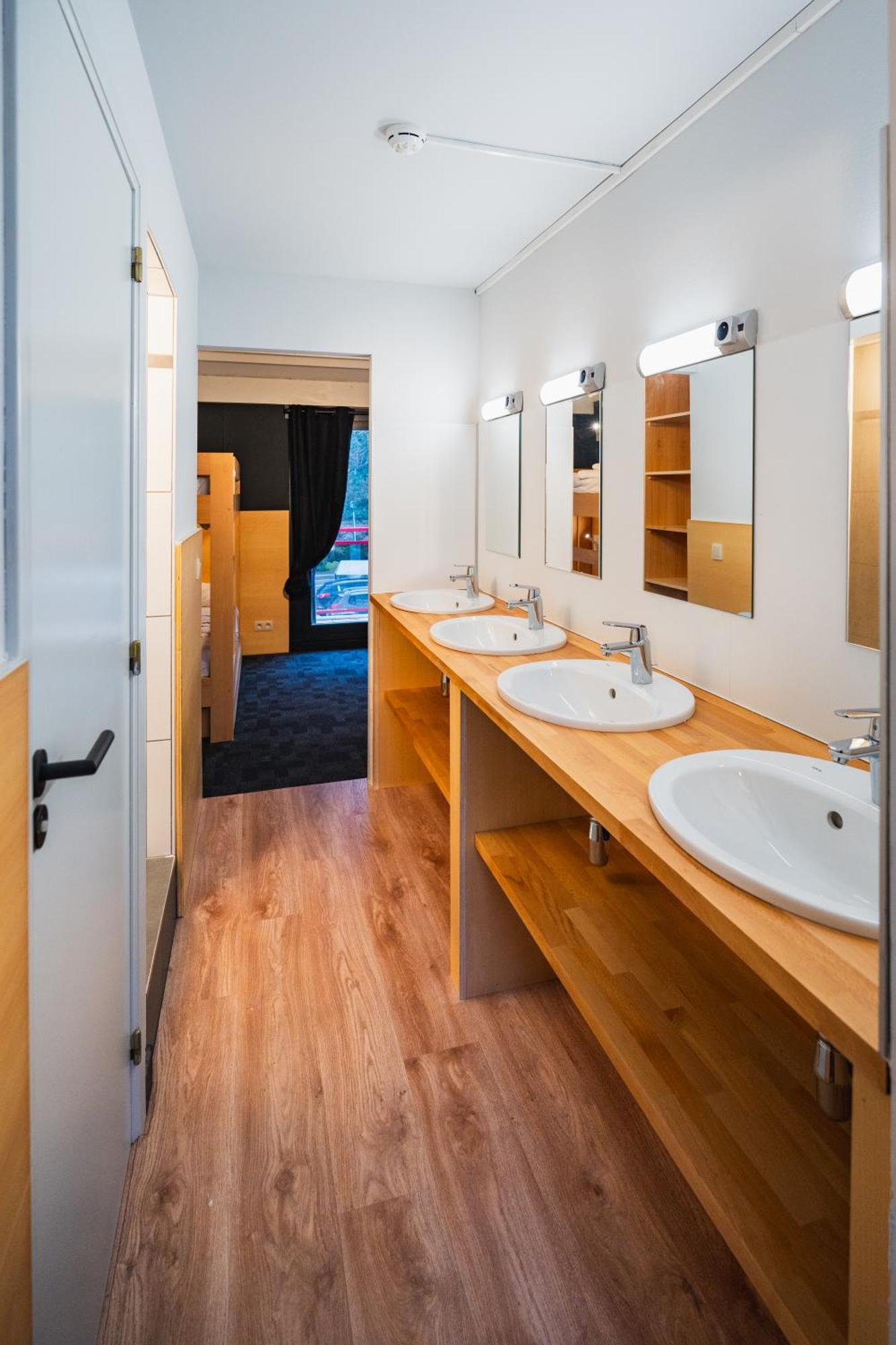 Mixed Dormitory Room,1566944048:JPEG