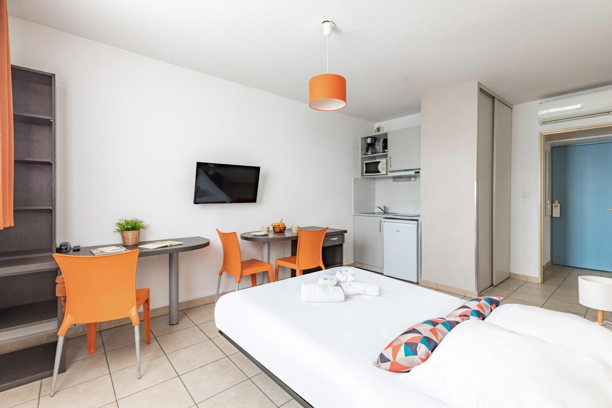 One-Bedroom Apartment,1571285333:JPEG