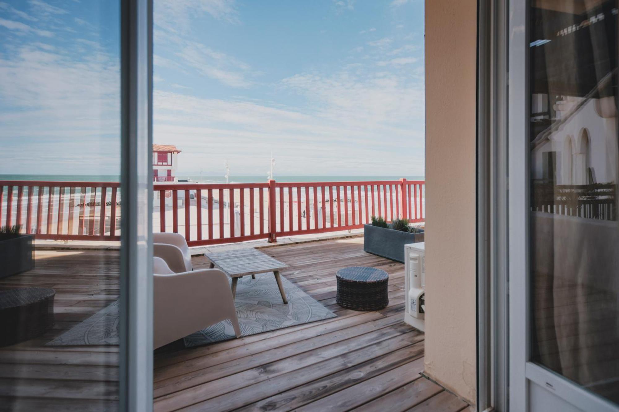Chambre Double avec Terrasse - Vue Latérale sur Mer