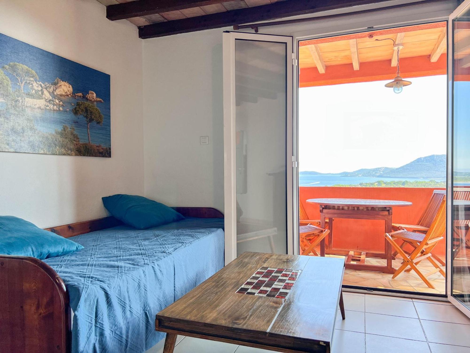One-Bedroom Apartment Sea View