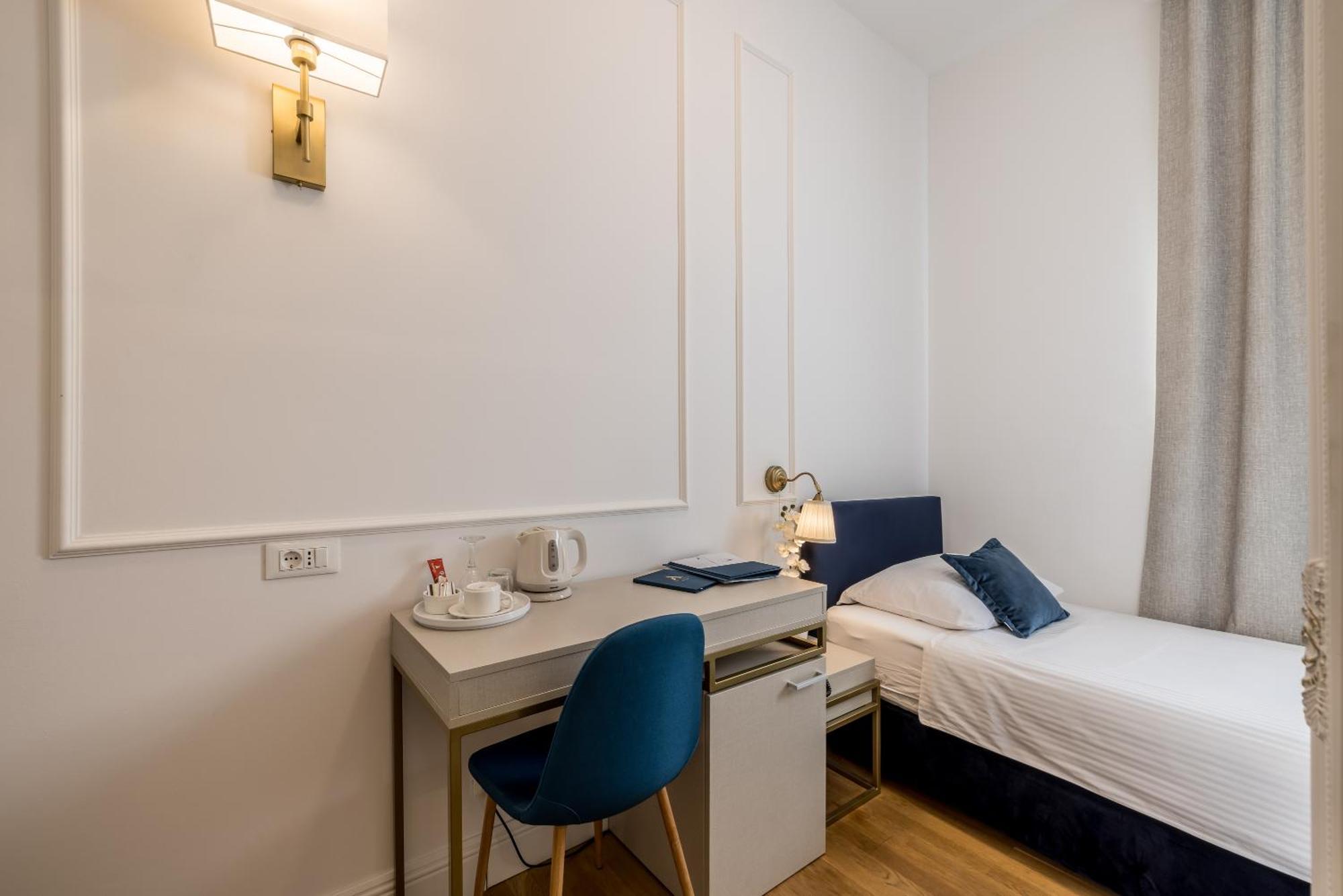 Single Room with Bathroom,1574683166:JPEG