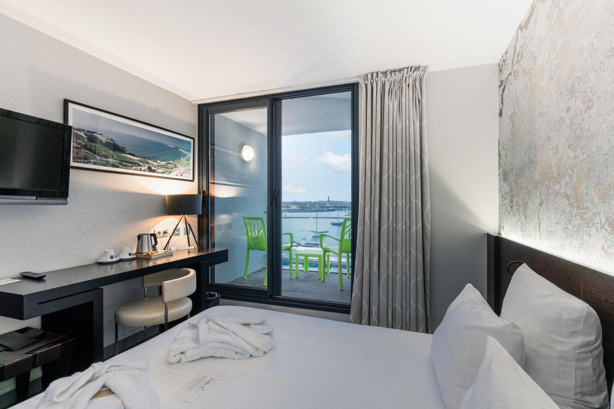 Double Room with Balcony and Sea View,132449814:JPEG