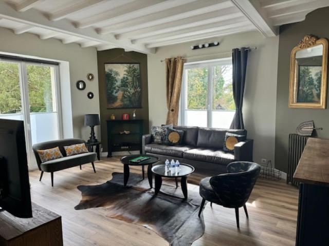 Three-Bedroom Apartment with Park View,1580159946:JPEG