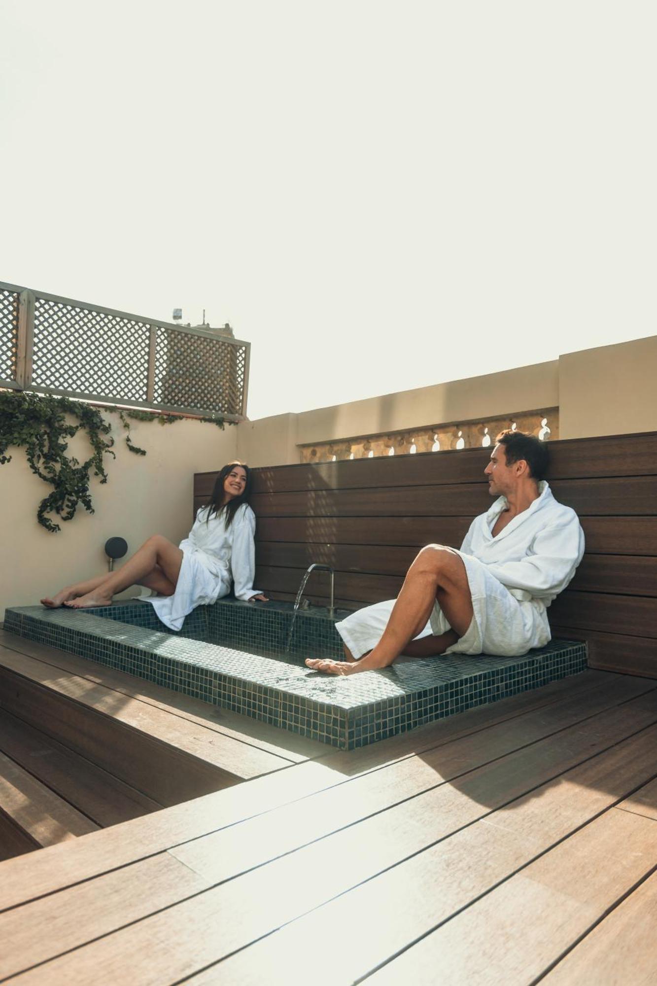 Superior Double Room Exterior Bathtub