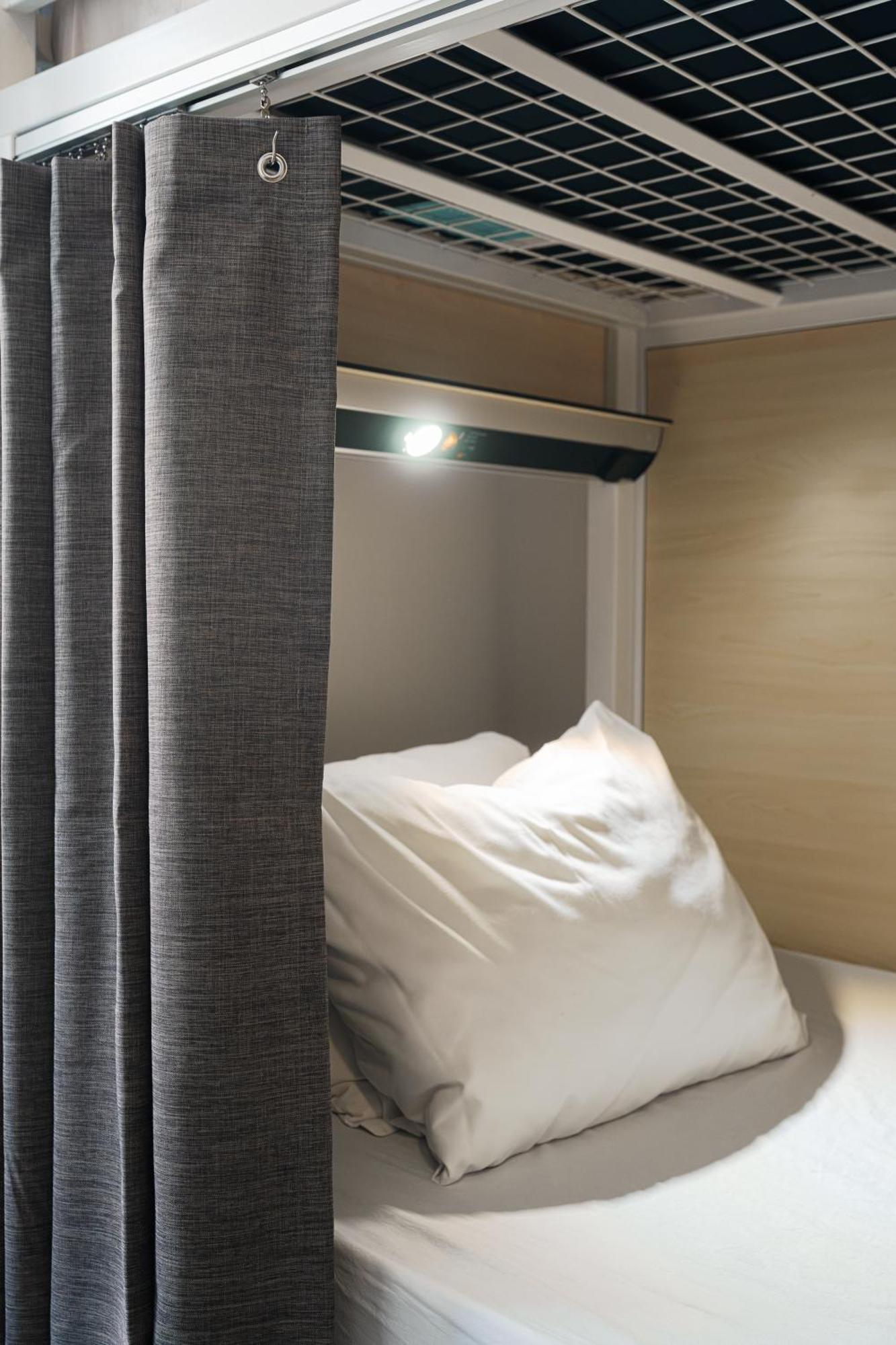 Single Bed 8-Bed Female Dormitory Room