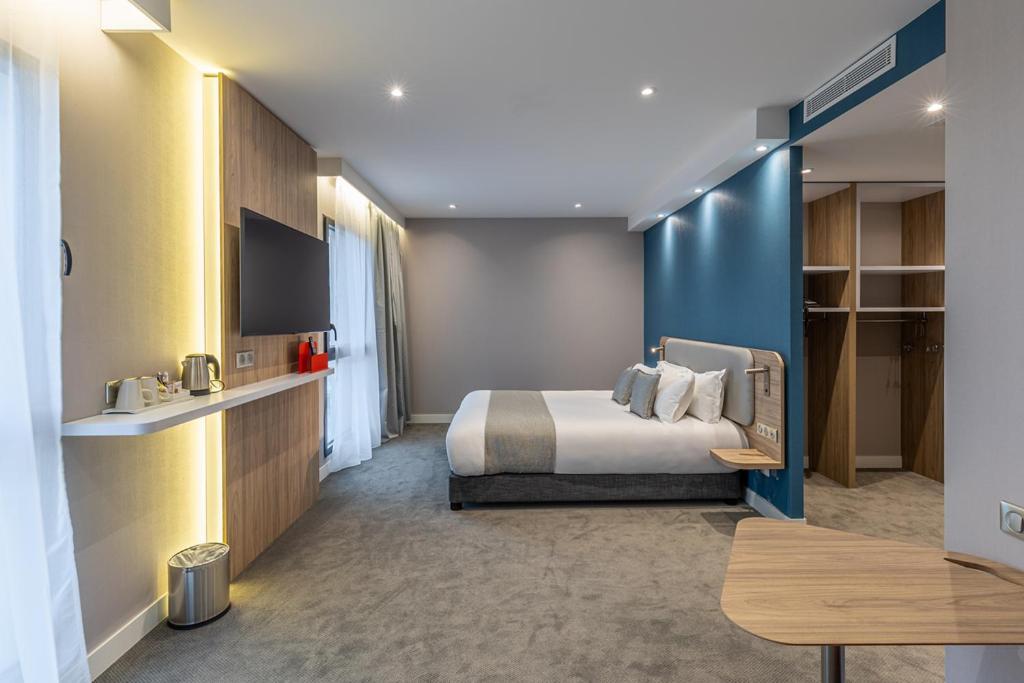 Standard Queen Room - Accessible with Free Breakfast,1586992687:JPEG
