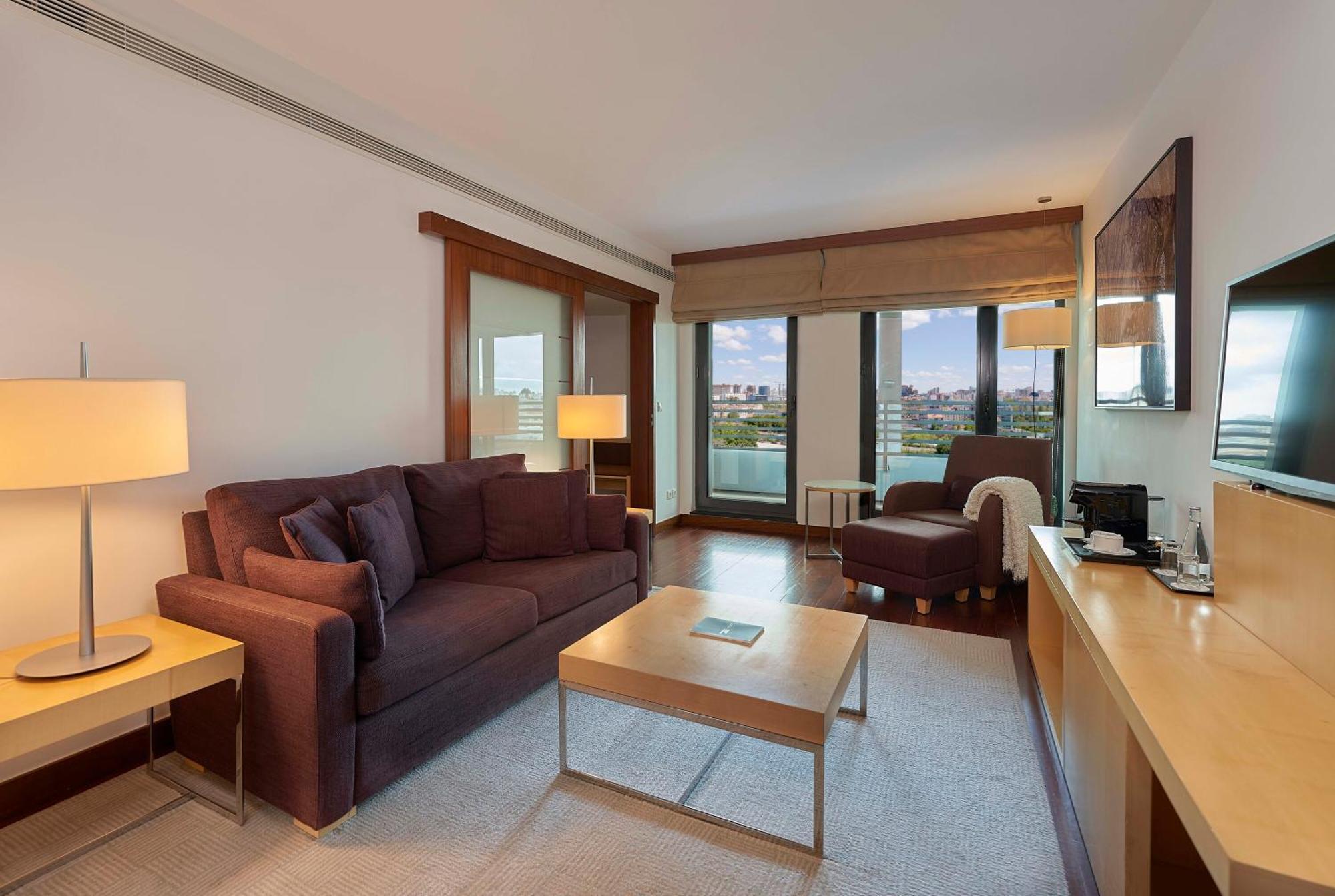 Deluxe Suite City View
