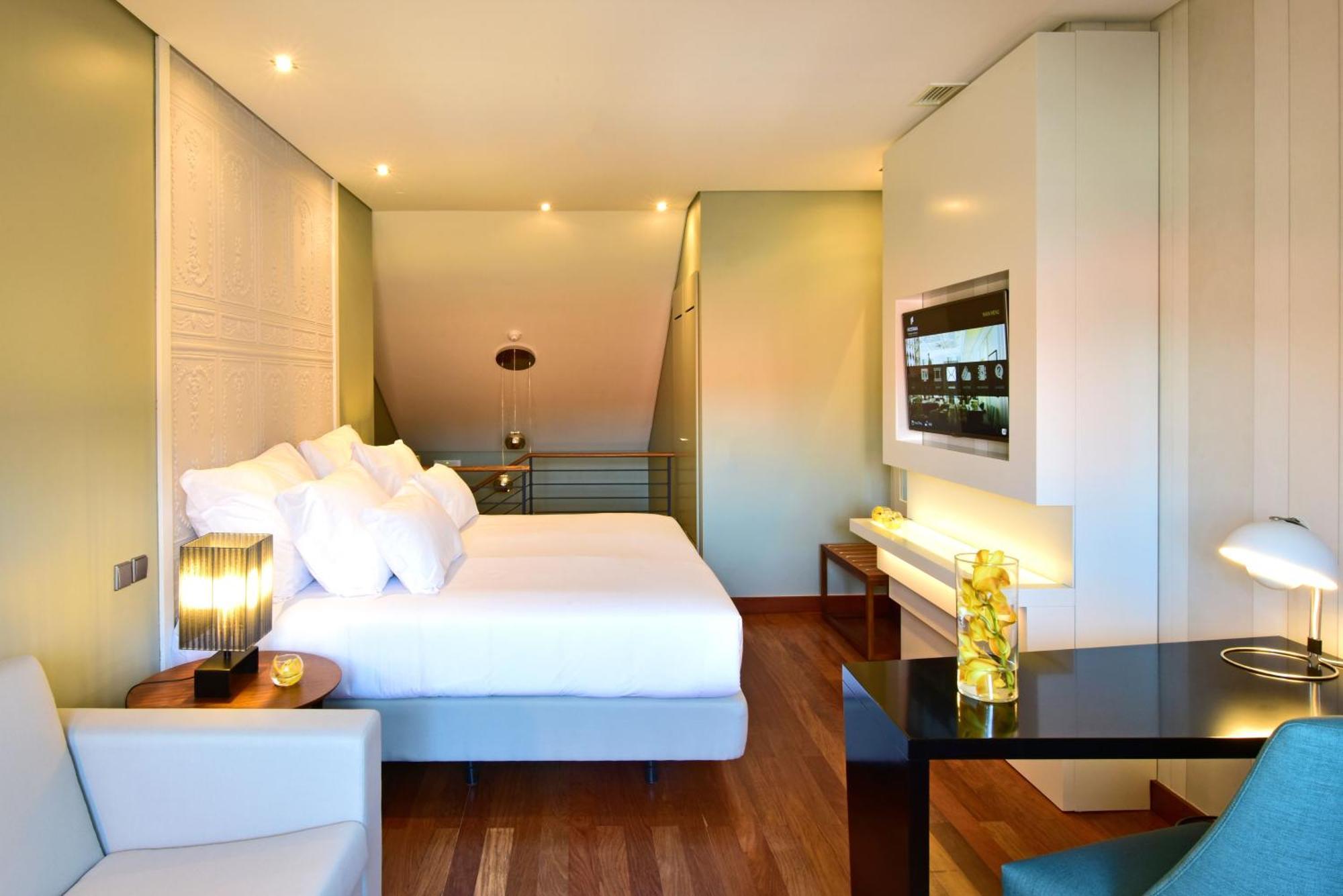 Mezzanine King Size Bed