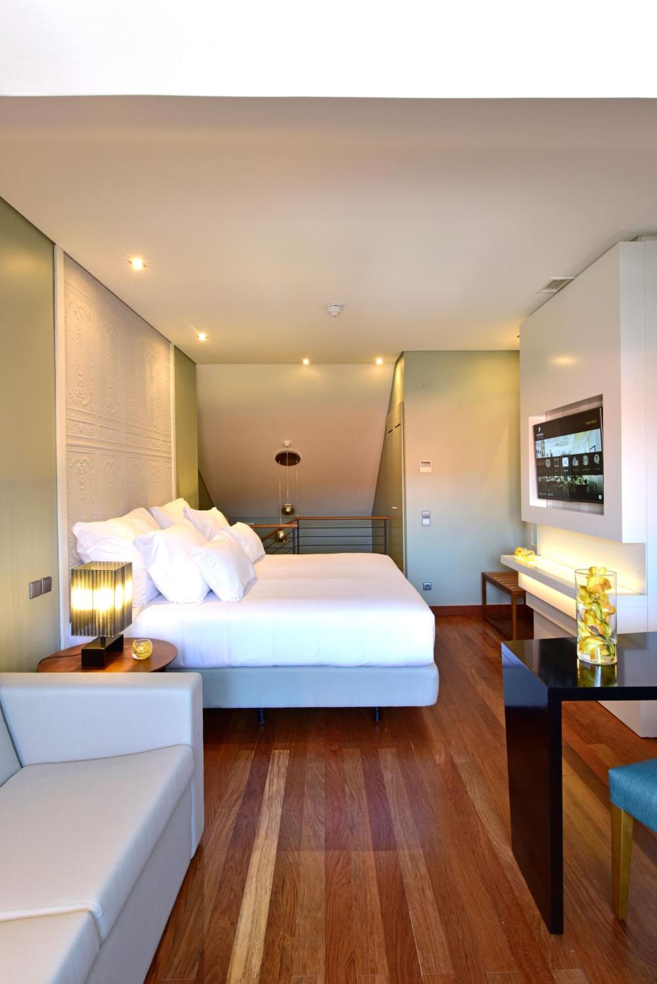 Mezzanine King Size Bed