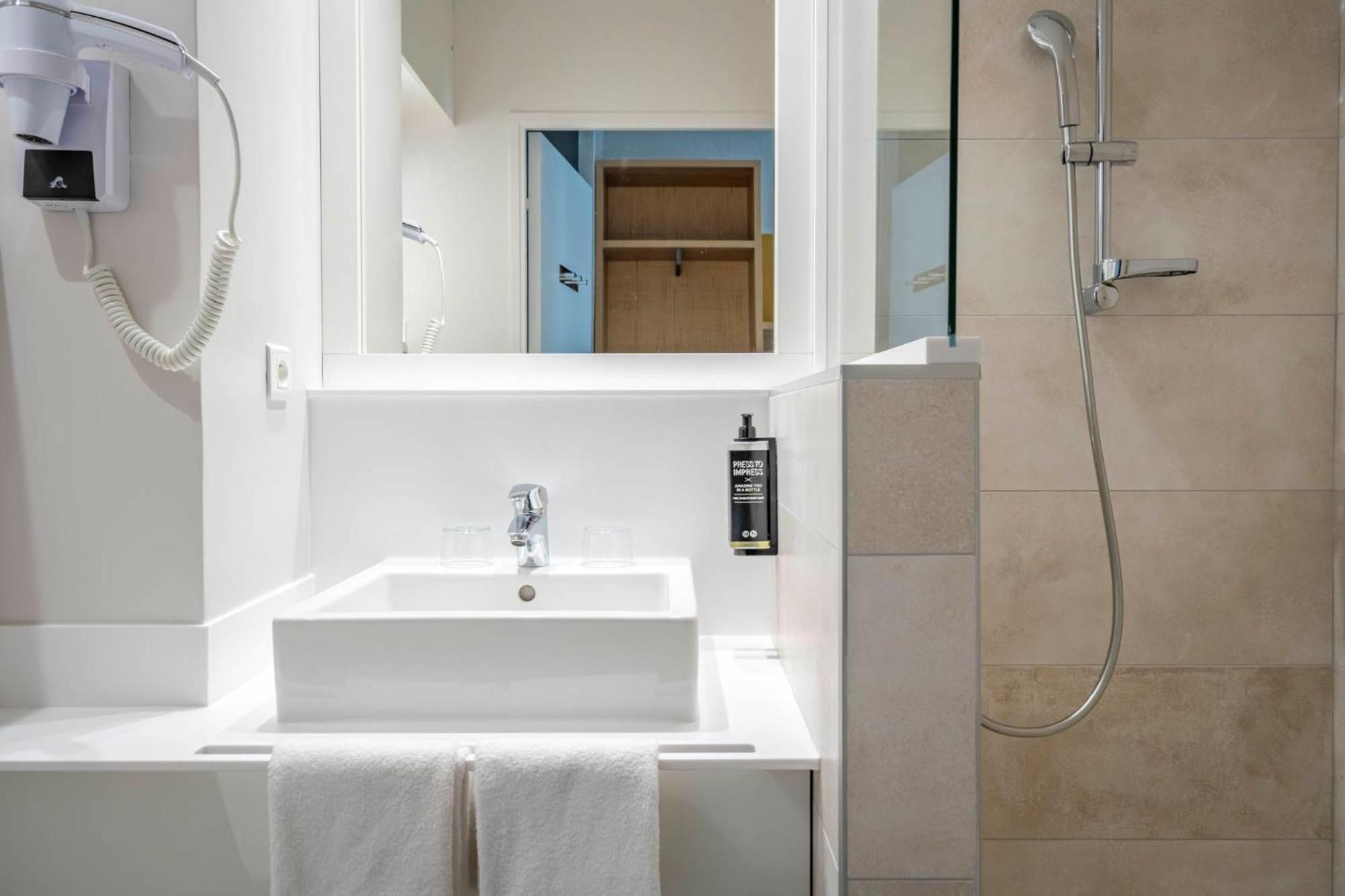 Family Room with Terrace and Sea View,1592048940:JPEG