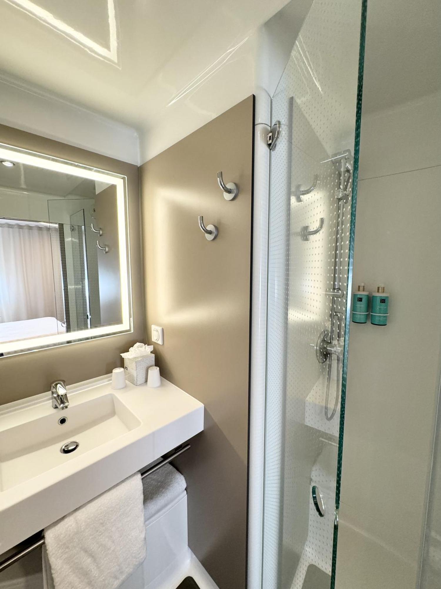 Premium Superior Room with One Double Bed,1704860814:JPEG