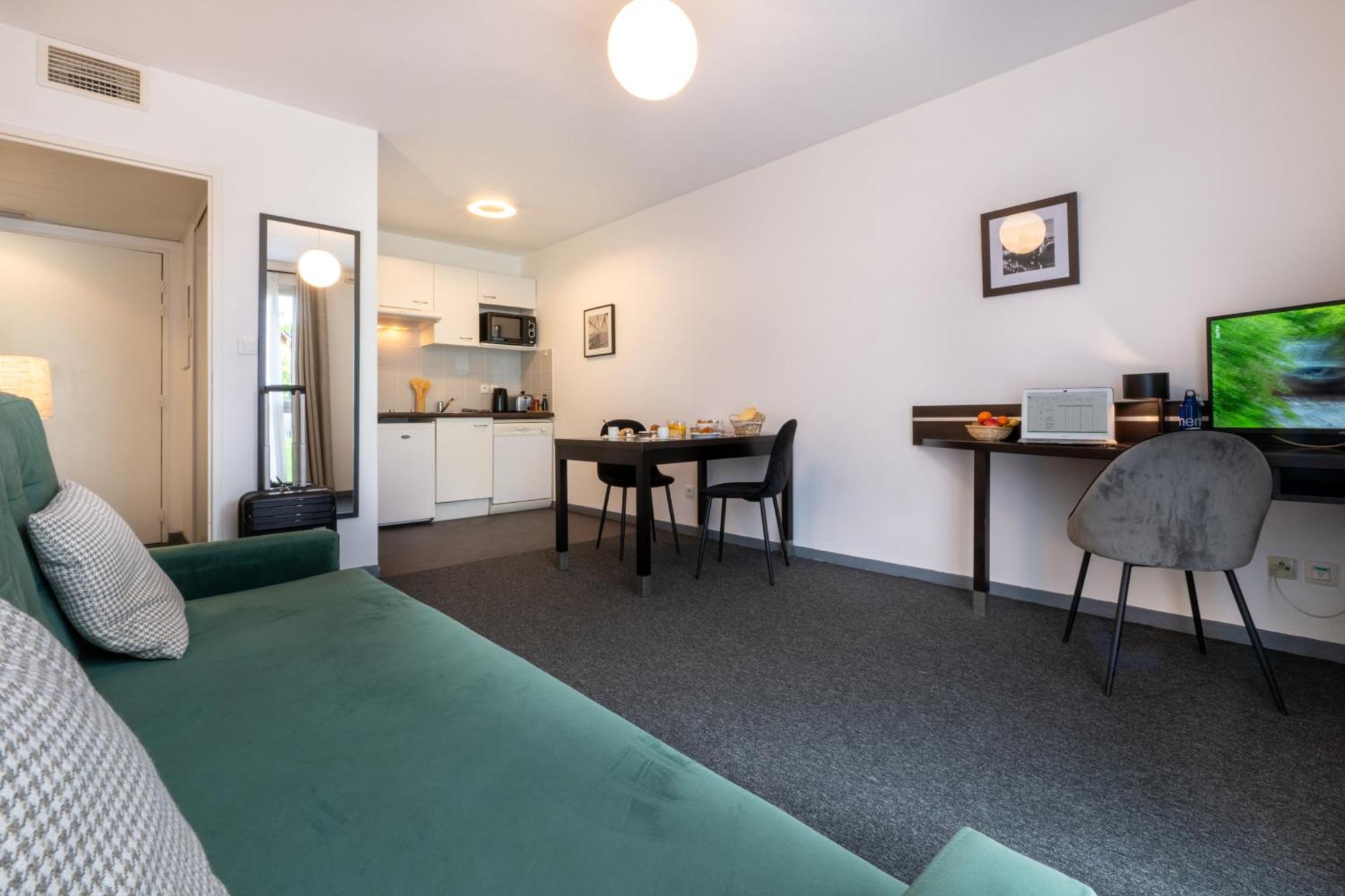 One-Bedroom Apartment
