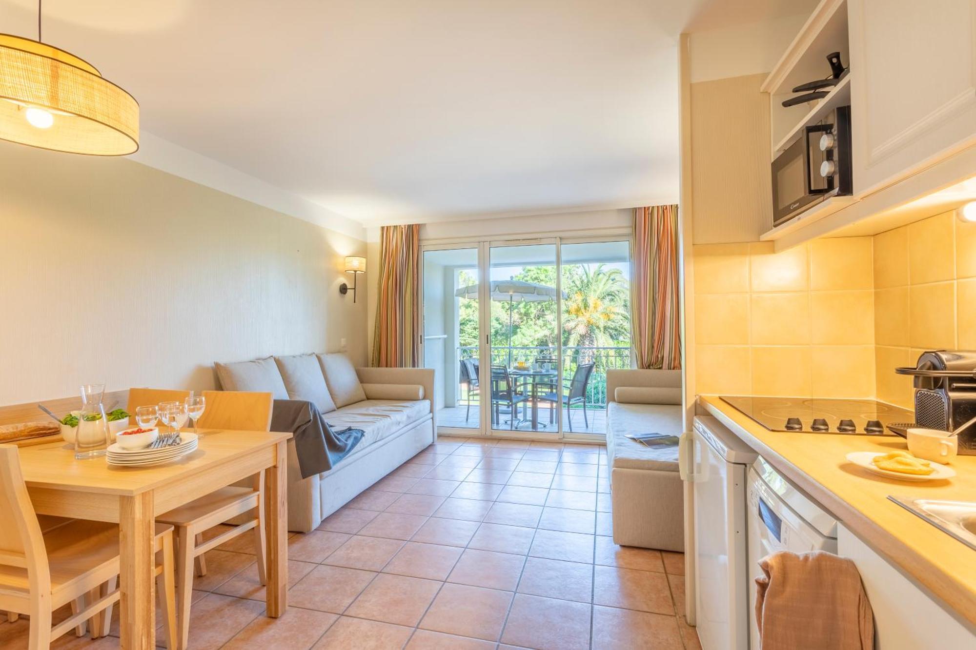 One-Bedroom Apartment Air Conditioning Balcony Pool View