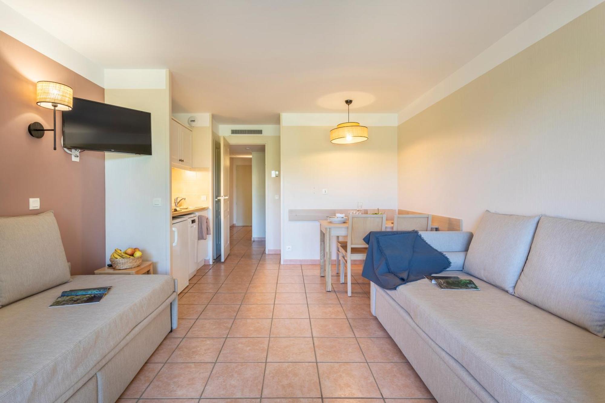 One-Bedroom Apartment Air Conditioning Balcony Pool View