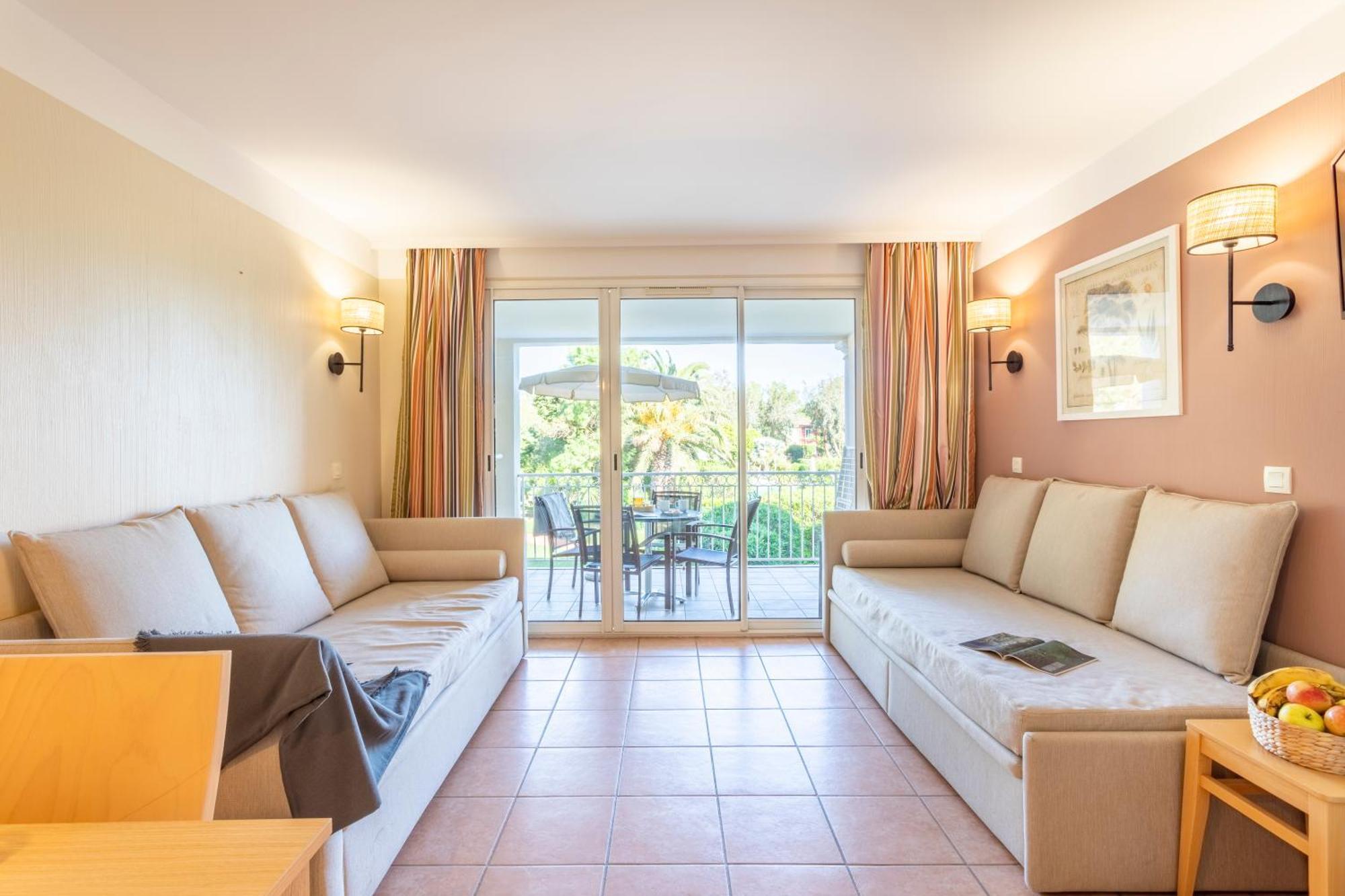 One-Bedroom Apartment Air Conditioning Balcony Pool View