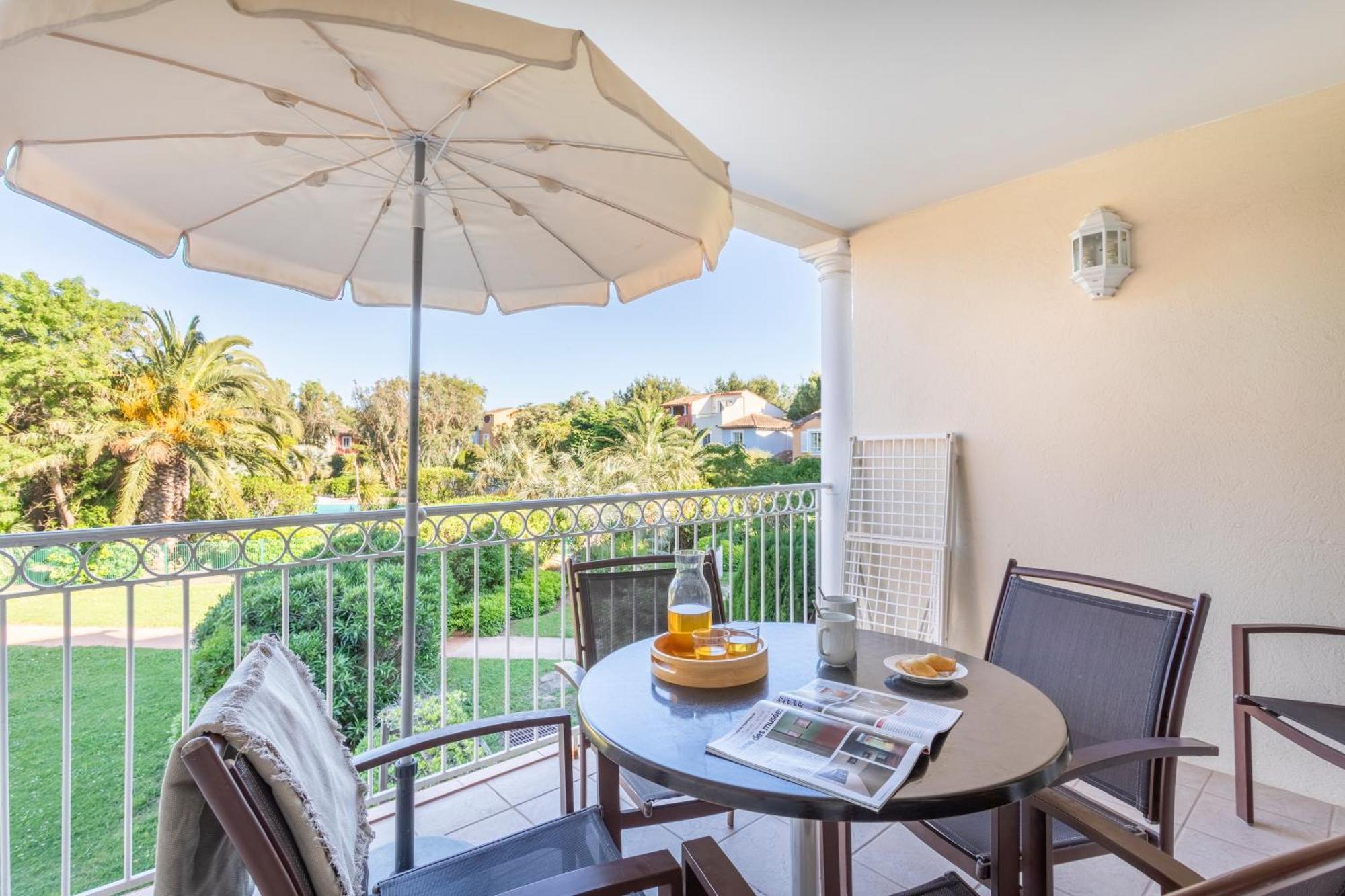 One-Bedroom Apartment Air Conditioning Balcony Pool View