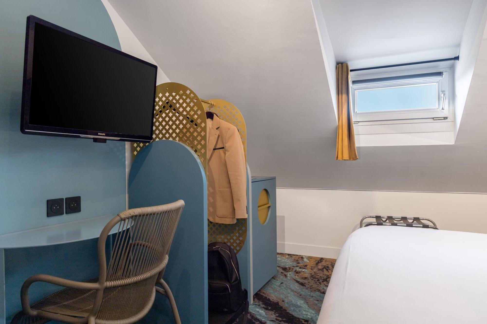 Chambre Classique Mansardée avec Lit Double