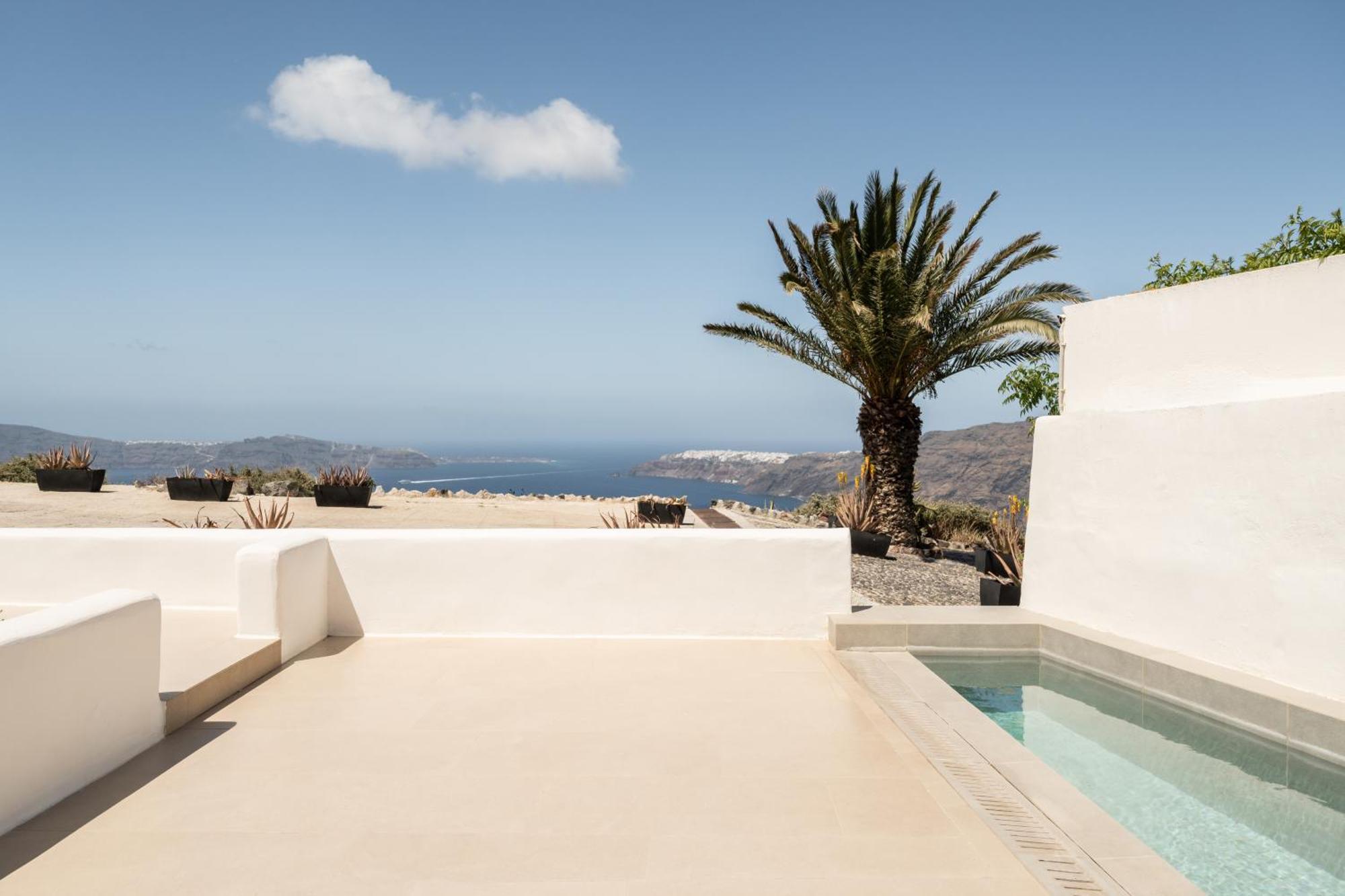 Suite Double avec Mini-Piscine Extérieure Privée - Vue sur Caldeira