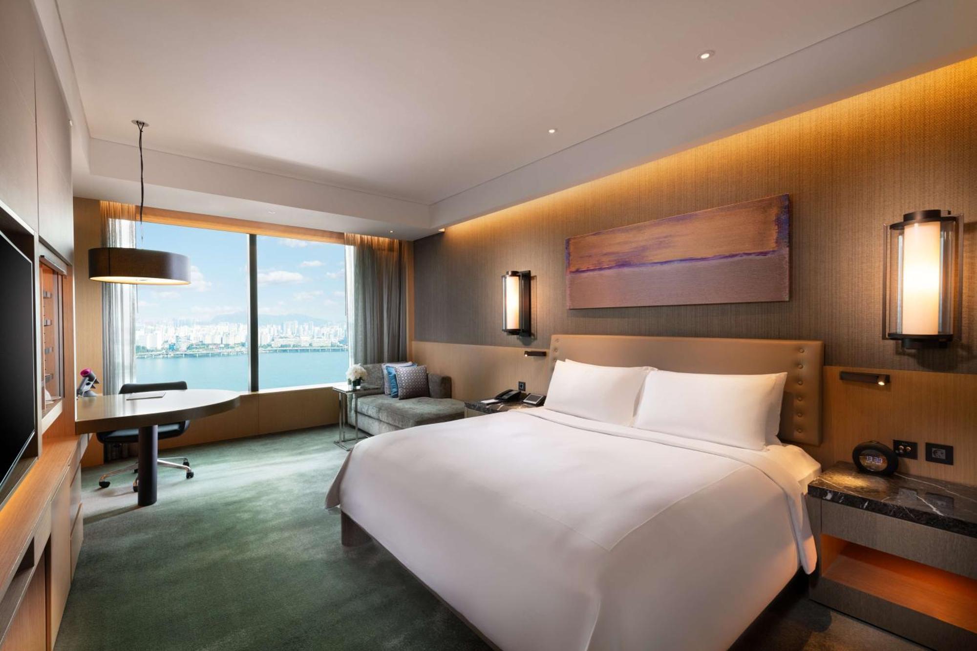 Premium King Room River View