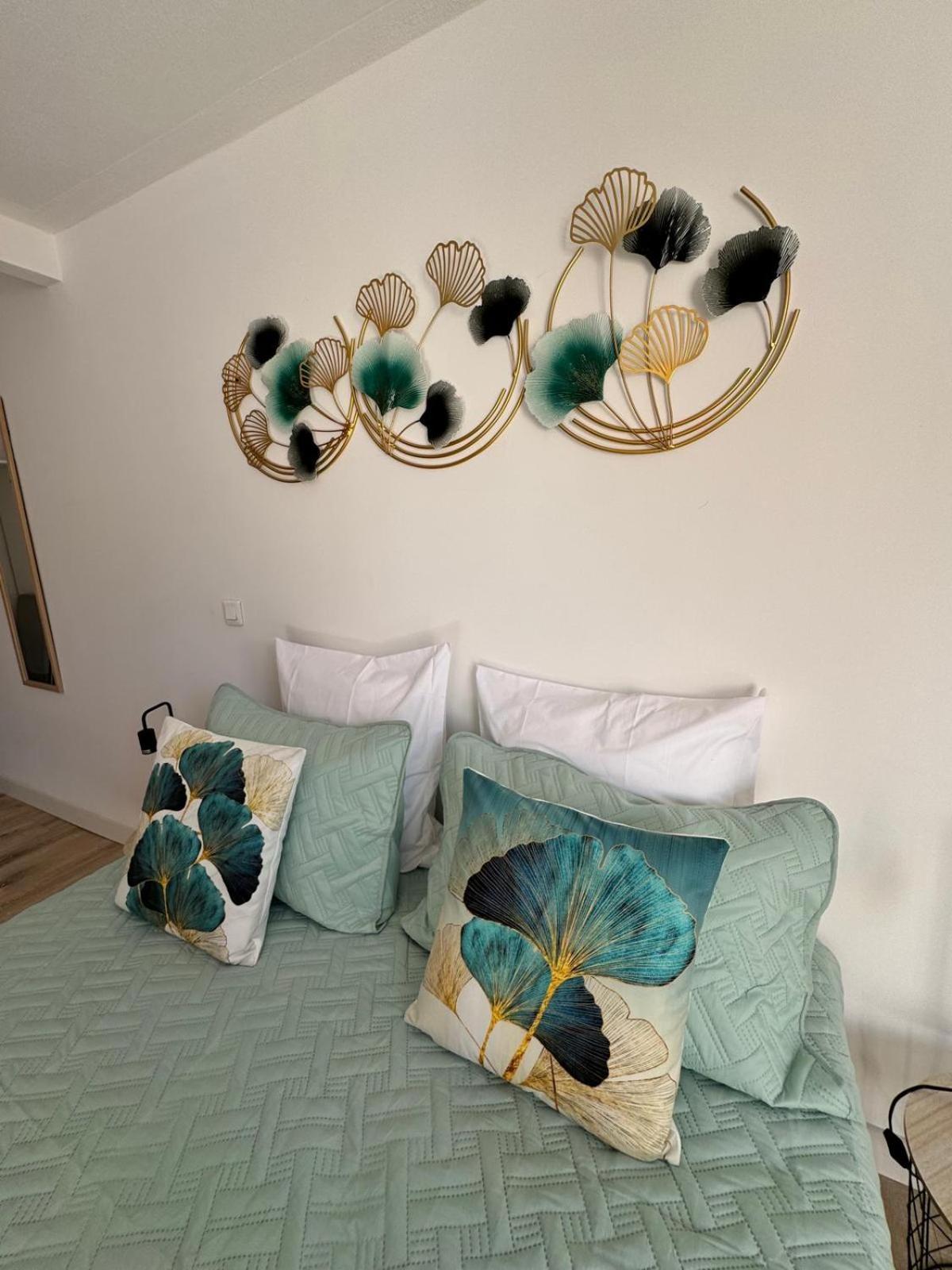 Queen Room Garden View