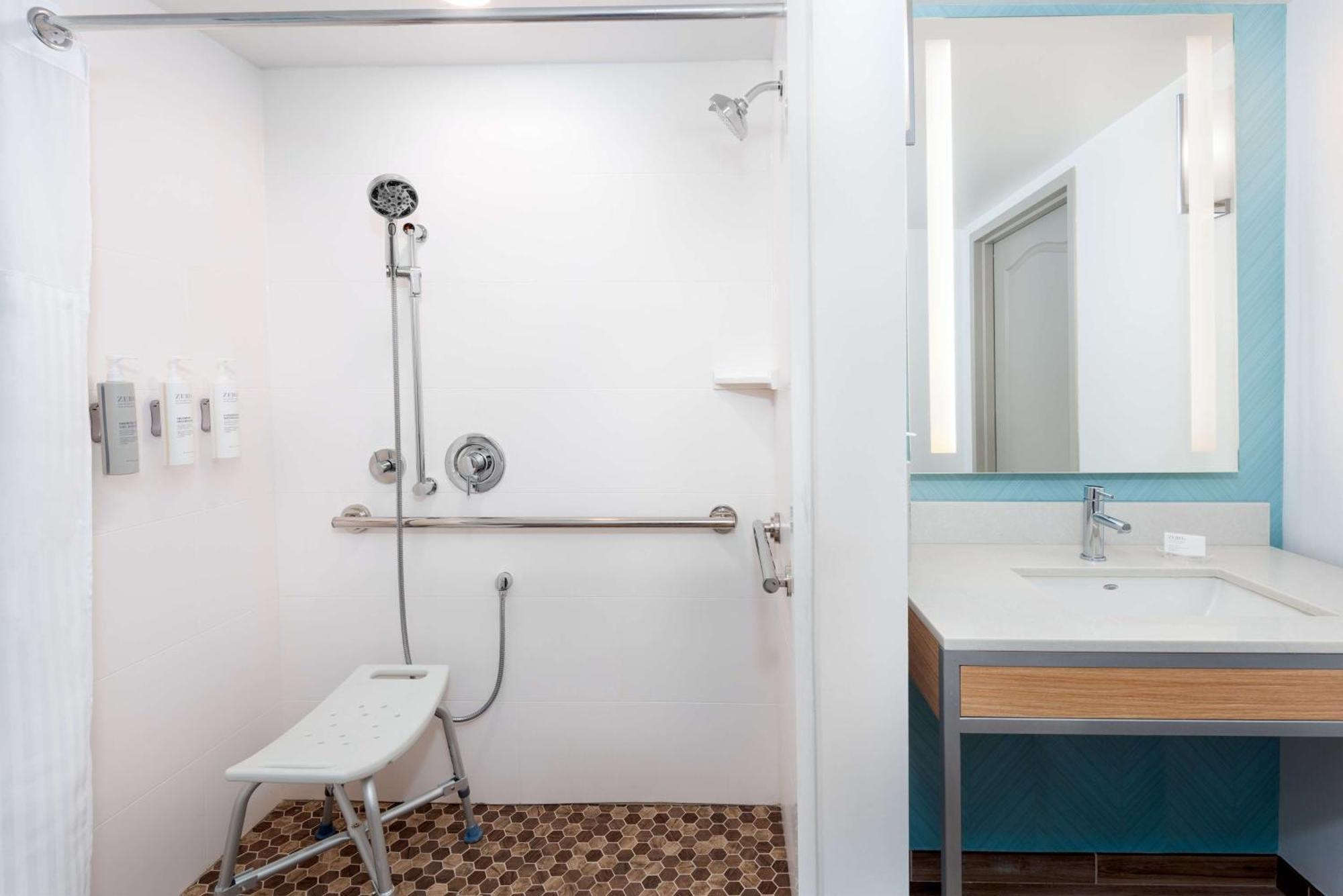 Queen Room Mobility - Hearing Access with Shower,1609718423:JPEG