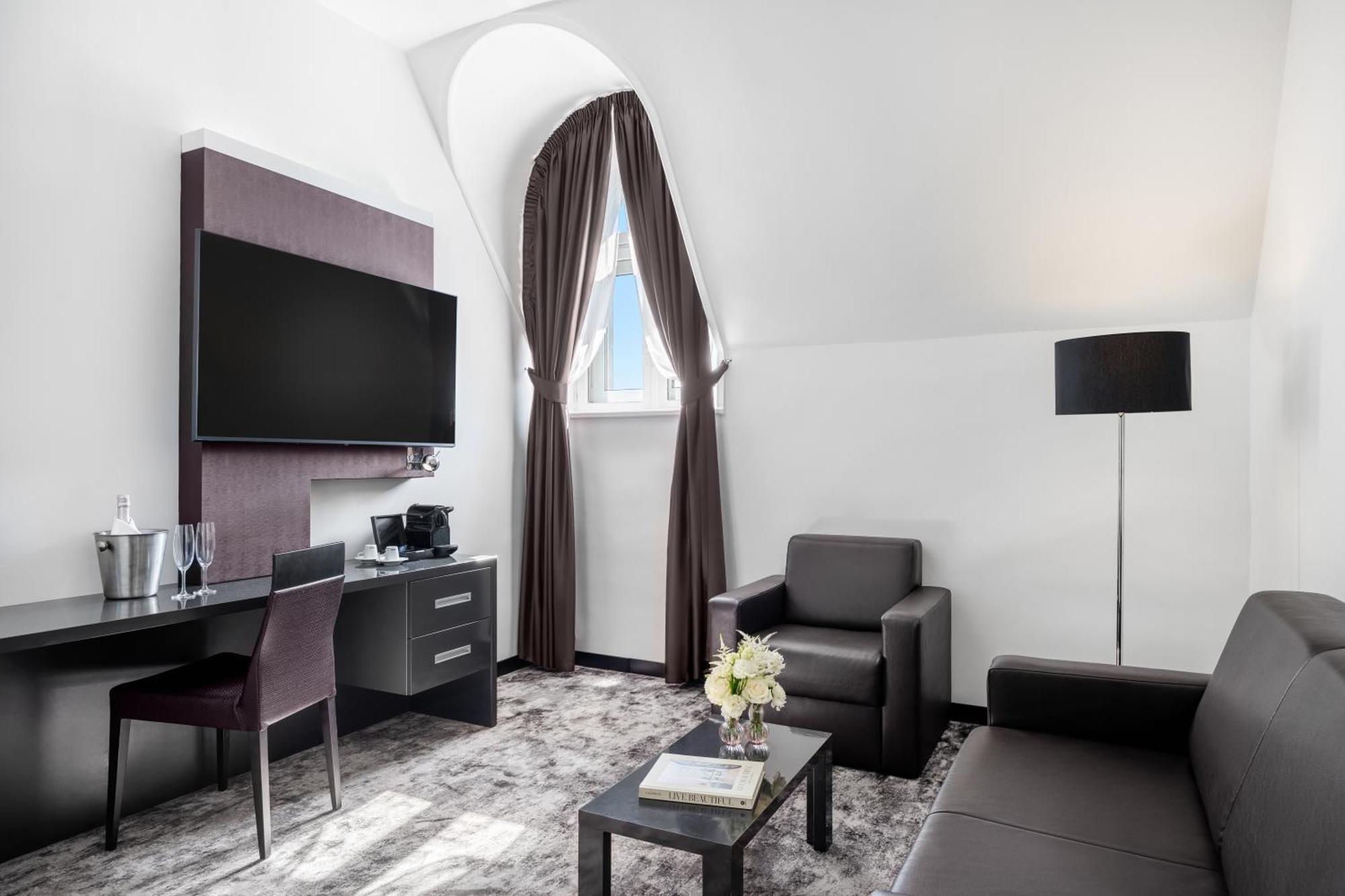 Suite Junior avec 1 Lit King-Size et Canapé