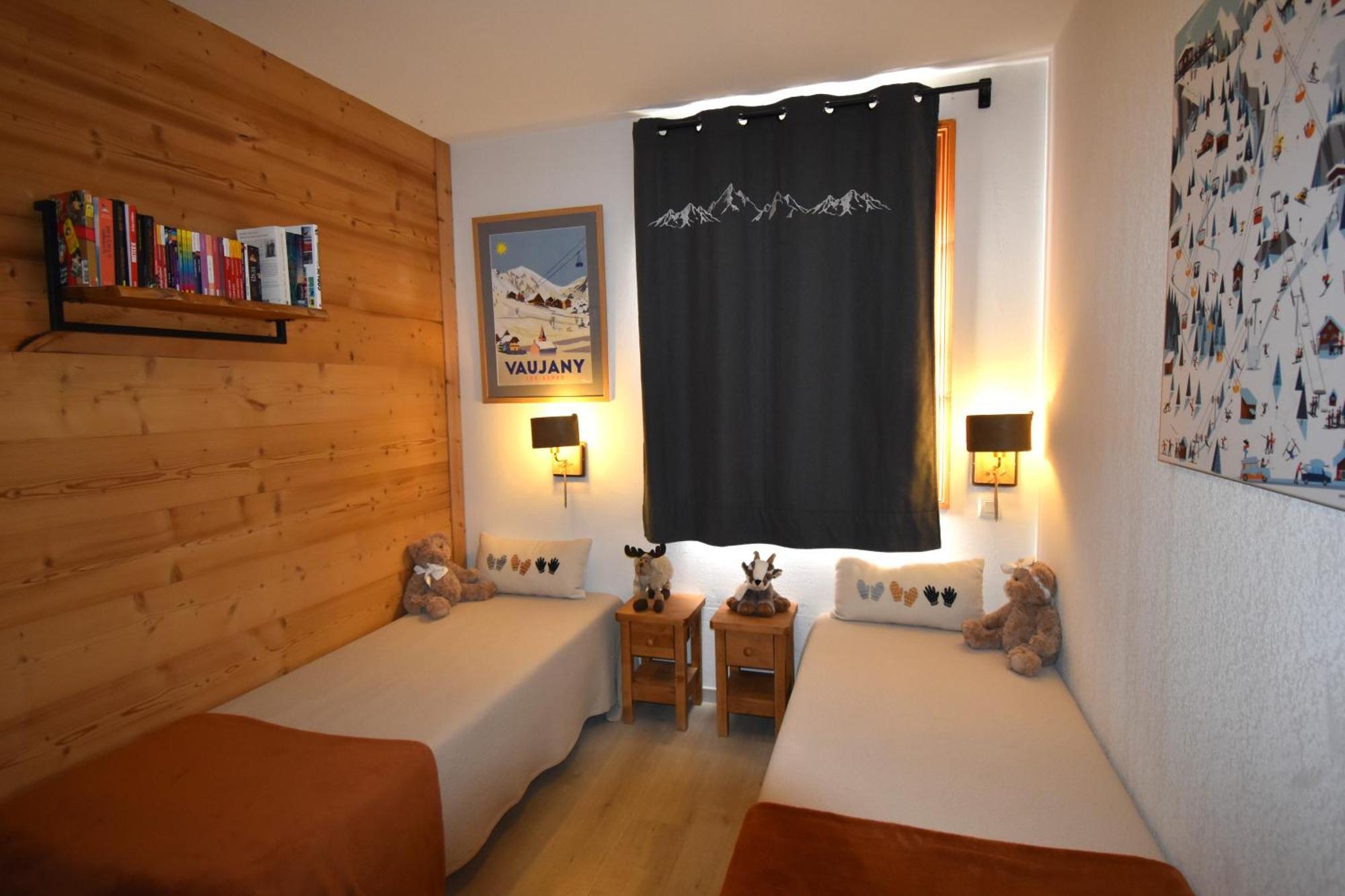 Apartment with Mountain View,1611249222:JPEG