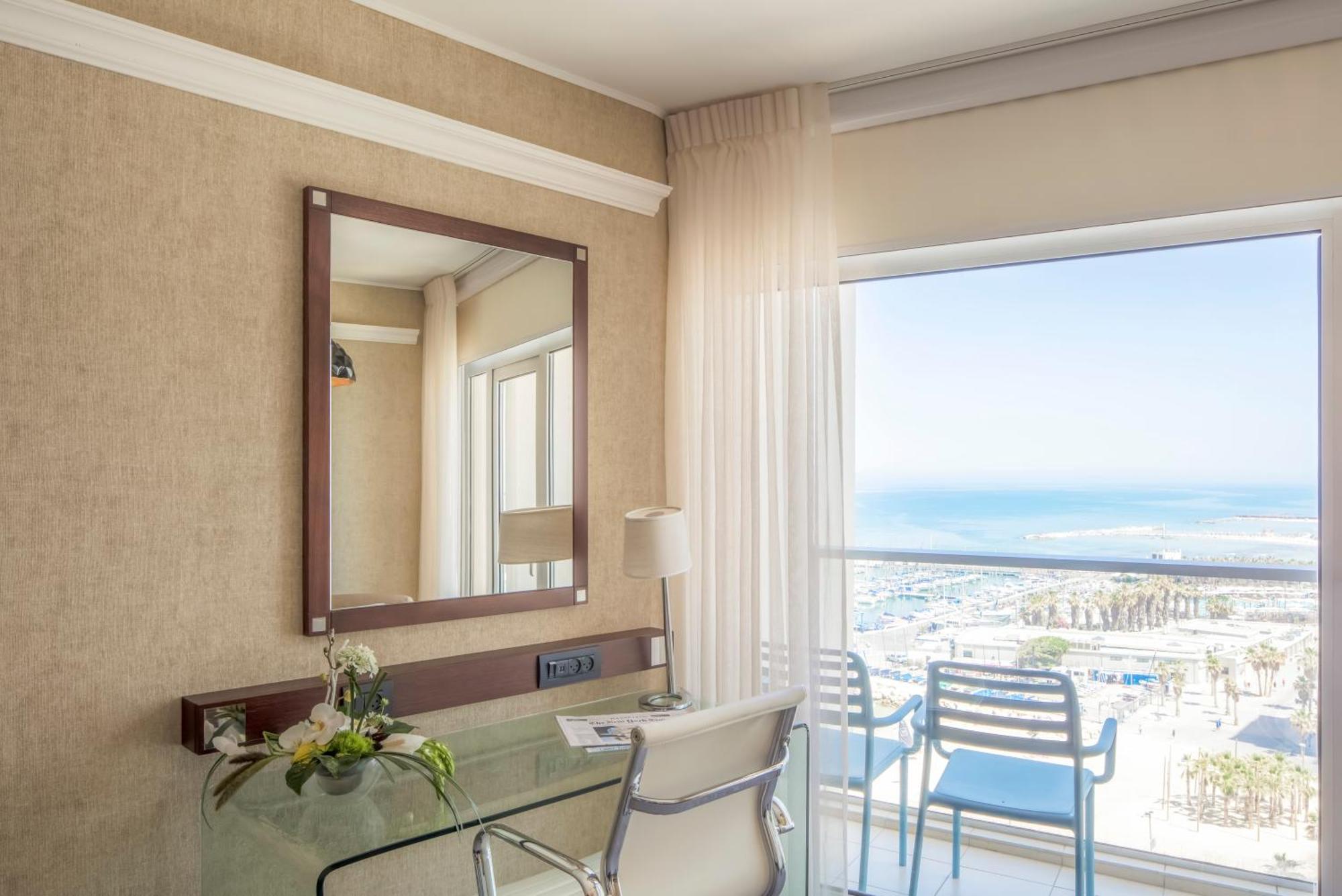 Deluxe Seaview Guest room 2 Twins Sea view Balcony,1616875613:JPEG