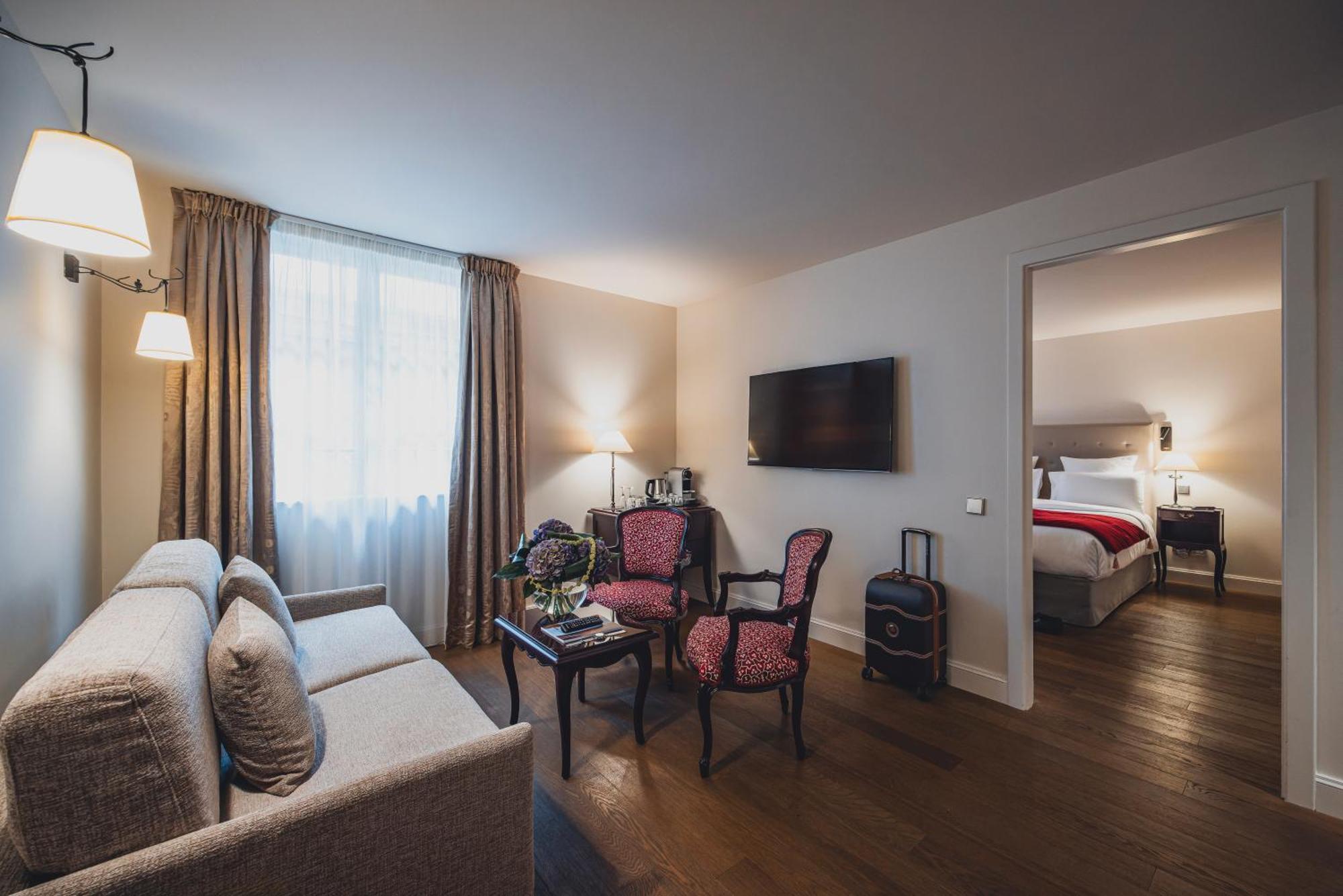 Signature Room,1717022271:JPEG