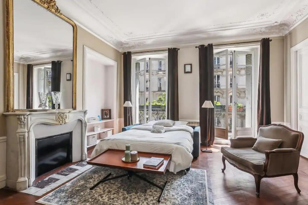 Three-Bedroom Deluxe Apartment