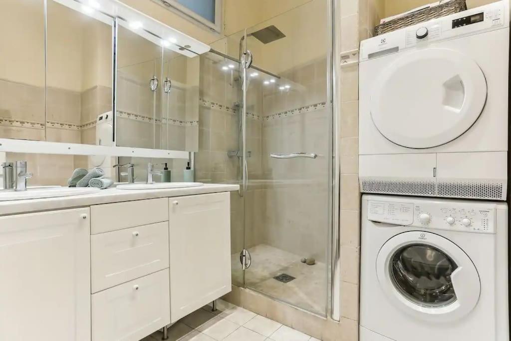 Three-Bedroom Deluxe Apartment