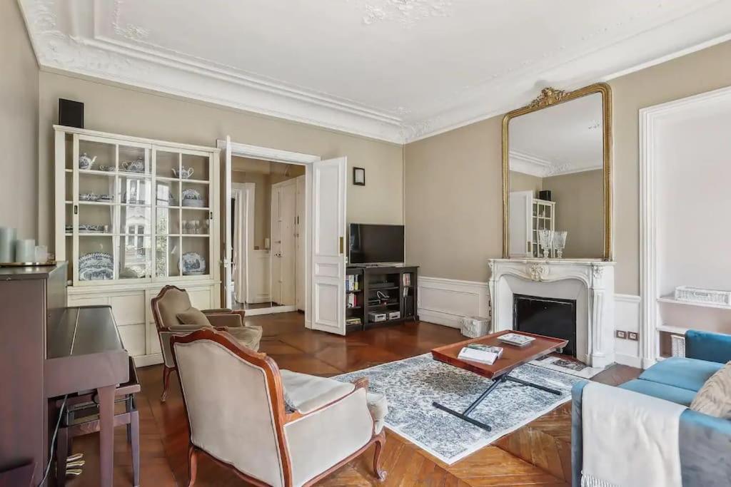 Three-Bedroom Deluxe Apartment