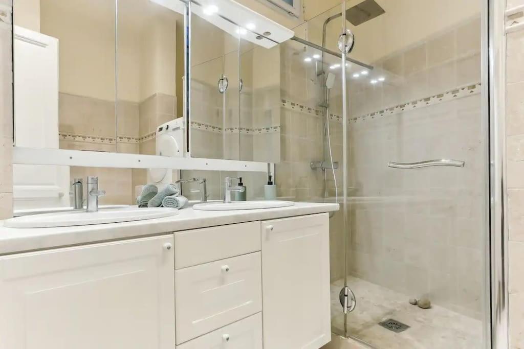 Three-Bedroom Deluxe Apartment