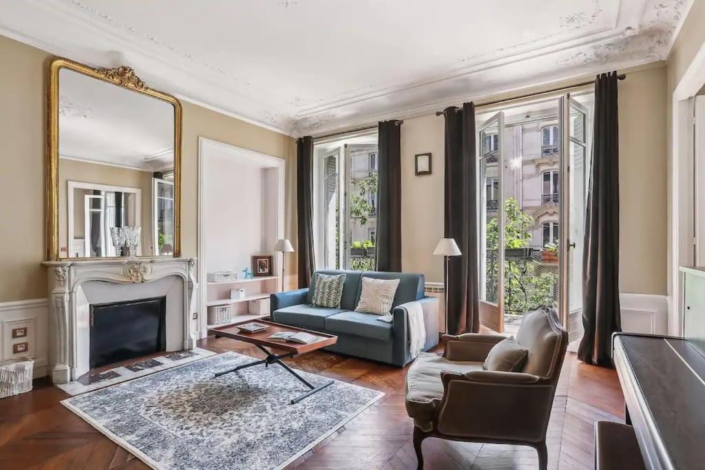 Three-Bedroom Deluxe Apartment