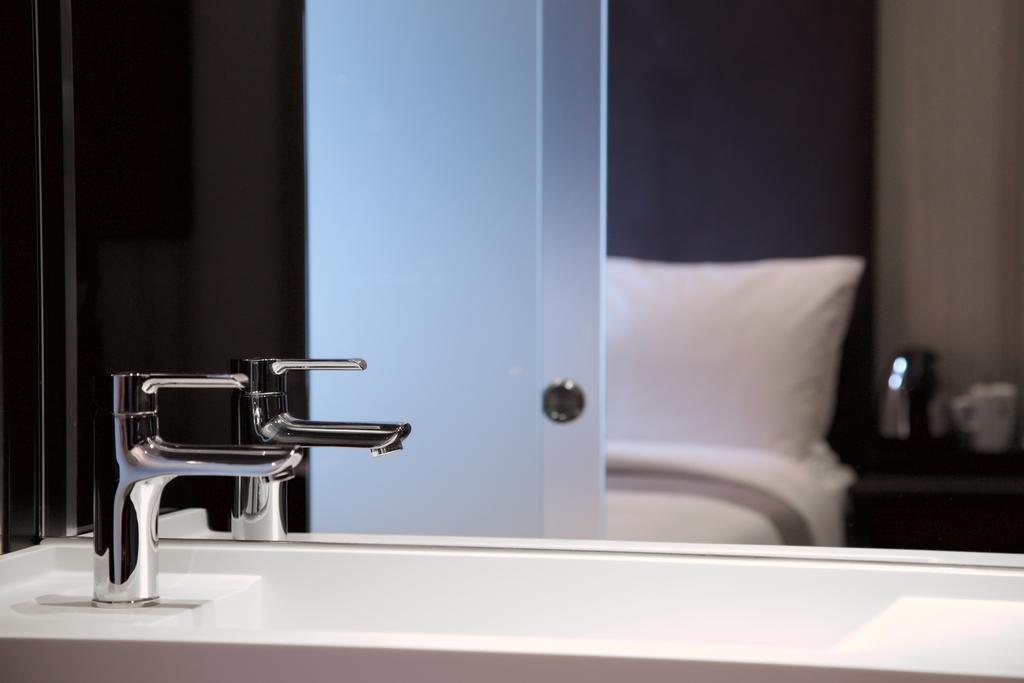 Queen Room without Window