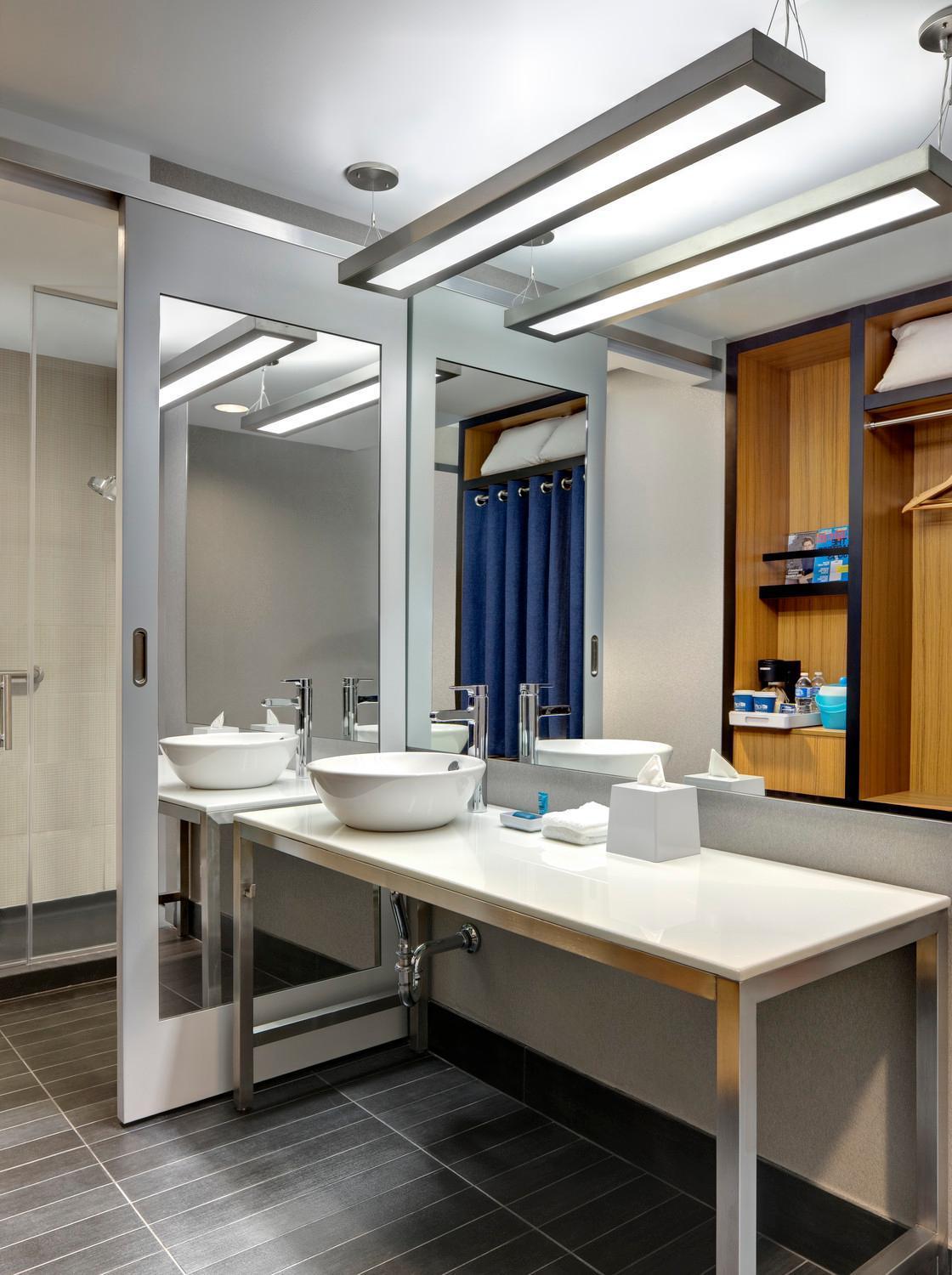 Guest Room, 1 King,1631556854:JPEG