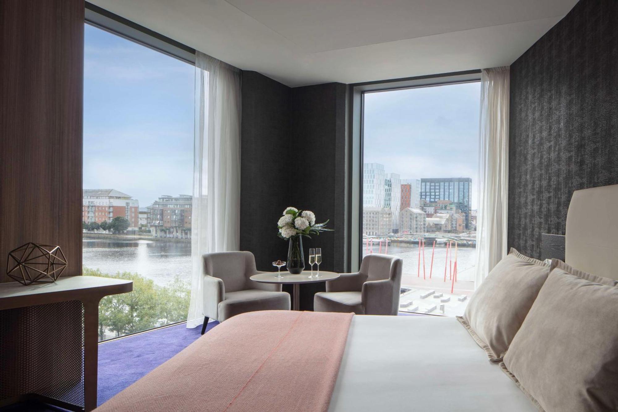 Suite d'Angle Junior avec Vue et Lit d'Appoint (2 Adultes + 2 Enfants)